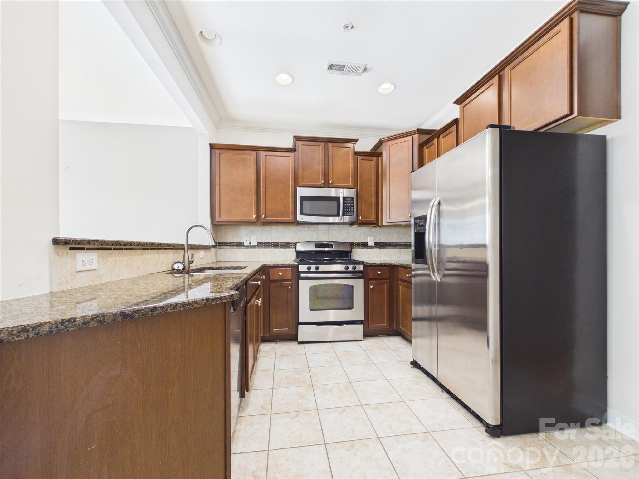 Condominium at 14639 Juventus Street, Charlotte, photo 9 of 27