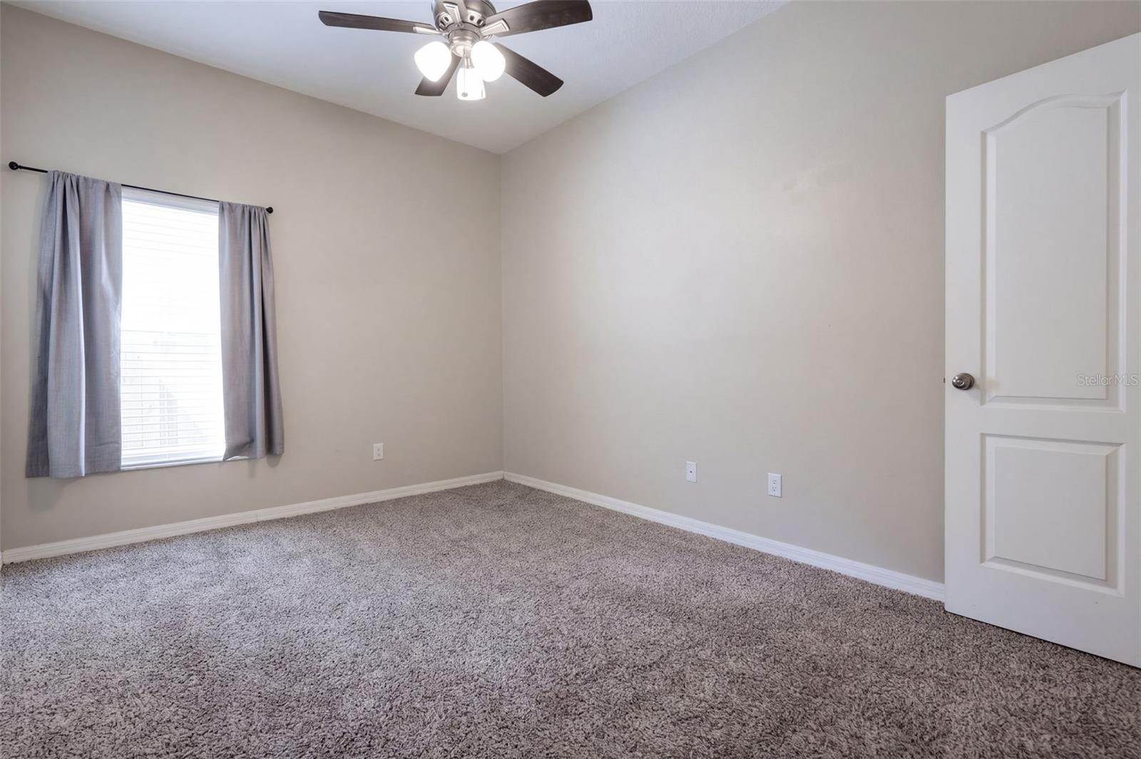 Single Family Residence at 1416 LONGVILLE CIR, TAVARES, photo 33 of 42