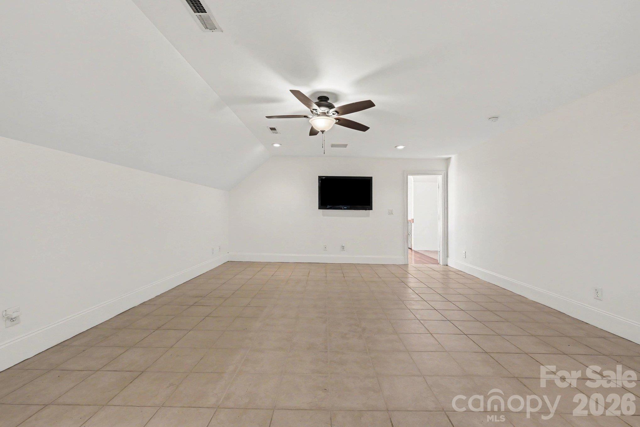 Single Family Residence at 154 Heathrow Lane, Statesville, photo 17 of 25