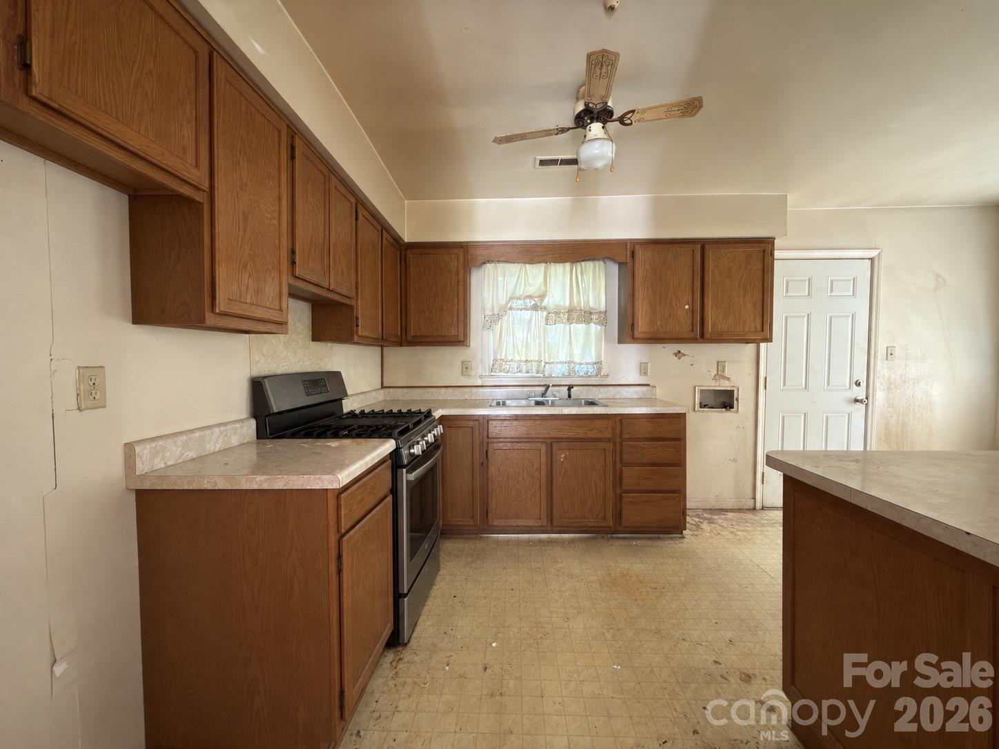 Single Family Residence at 2636 Dalecrest Drive, Charlotte, photo 5 of 19