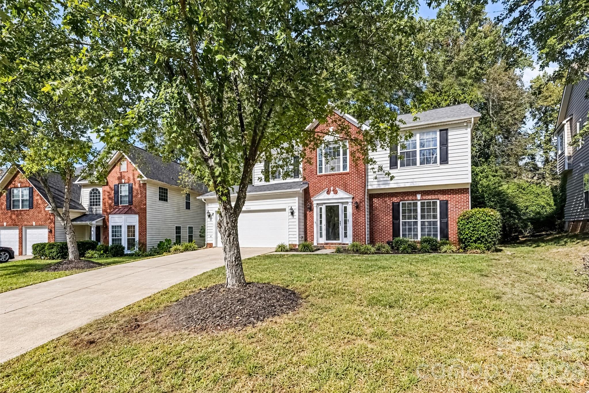 Single Family Residence at 9423 Willow Tree Lane, Charlotte, photo 4 of 38