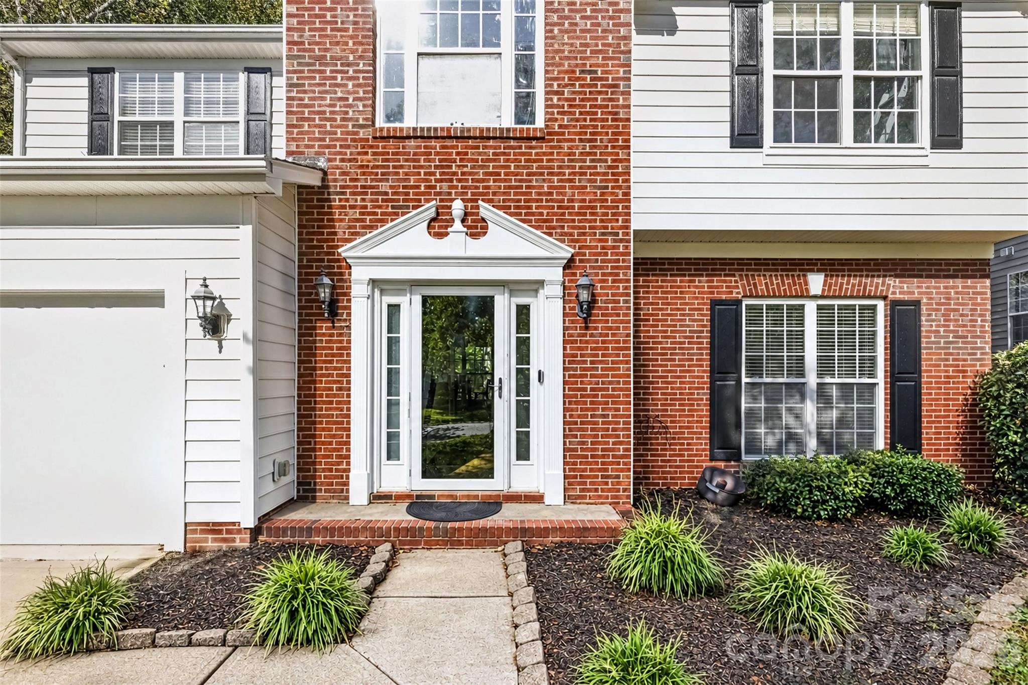 Single Family Residence at 9423 Willow Tree Lane, Charlotte, photo 5 of 38