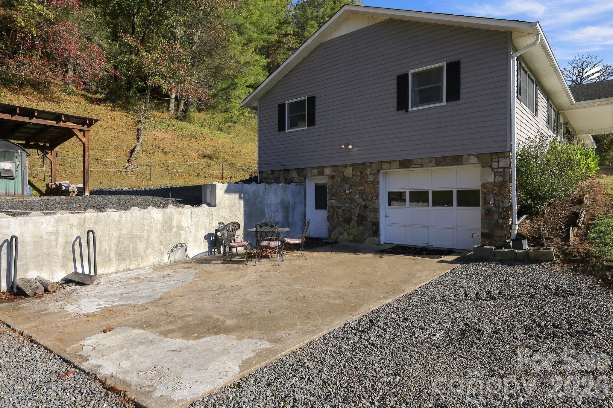 900 Prices Creek Road Burnsville, NC 28714 - Drive In Basement - 900 Prices Creek Road, Burnsville