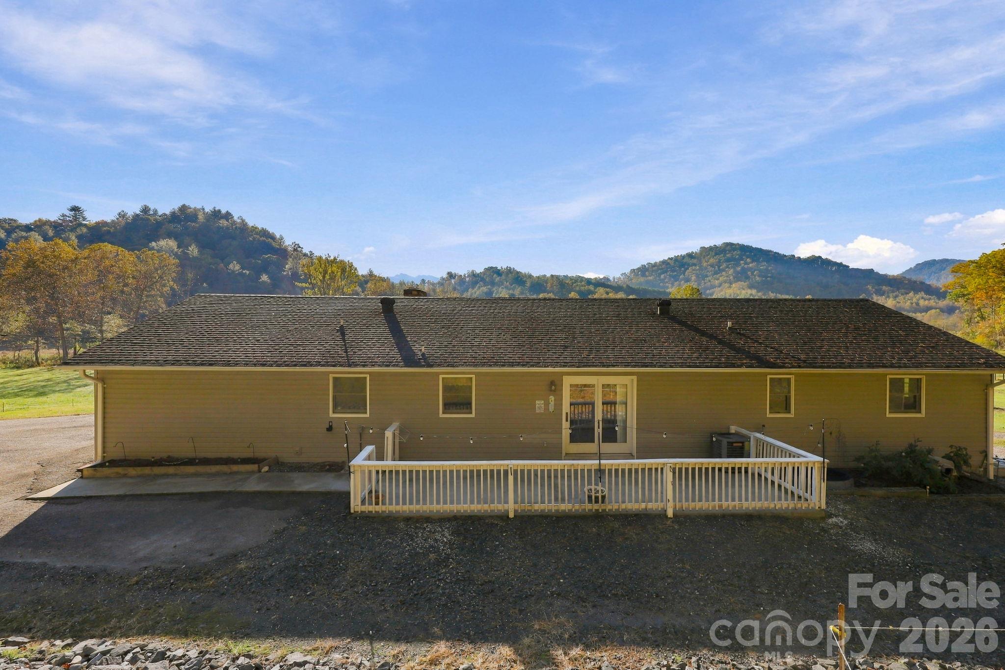 900 Prices Creek Road Burnsville, NC 28714 - 900 Prices Creek Road, Burnsville