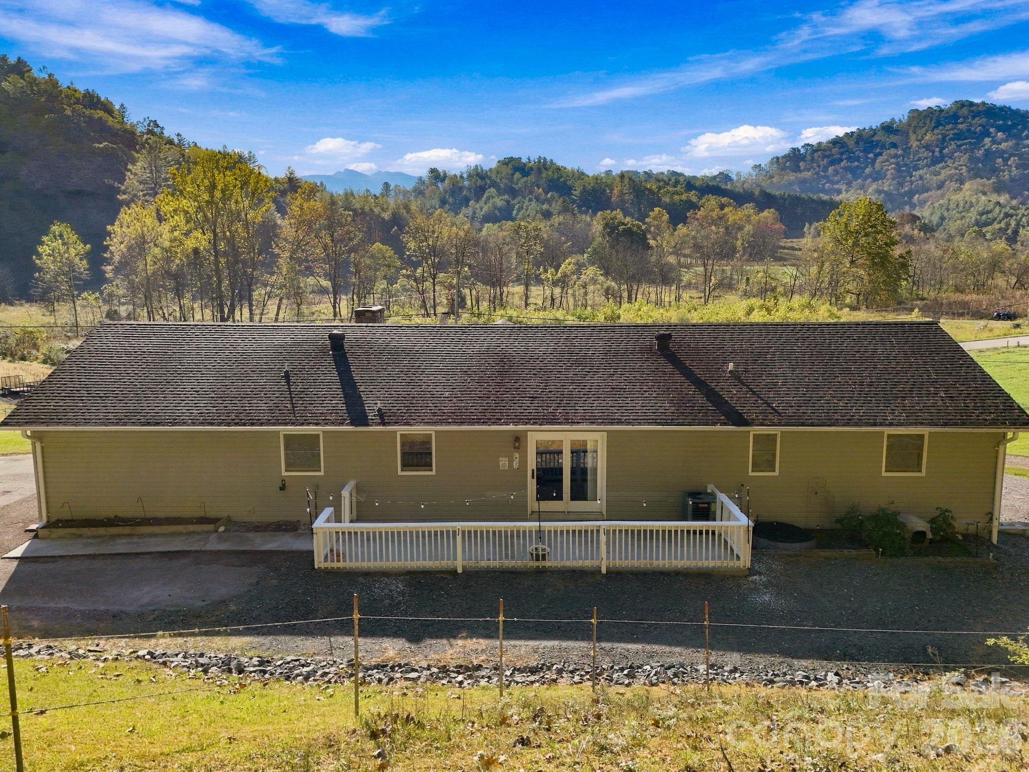 900 Prices Creek Road Burnsville, NC 28714 - 900 Prices Creek Road, Burnsville