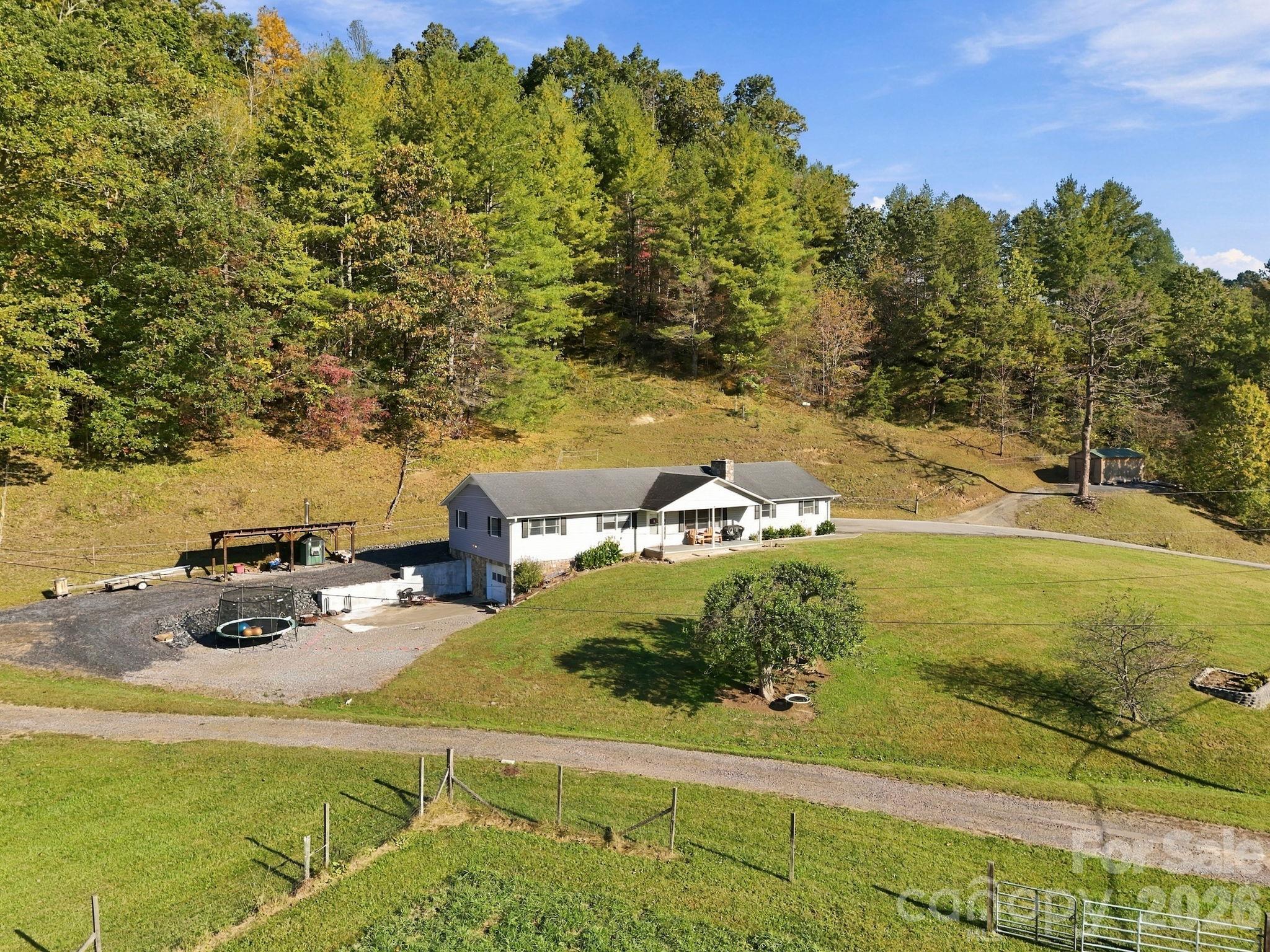 900 Prices Creek Road Burnsville, NC 28714 - 900 Prices Creek Road, Burnsville