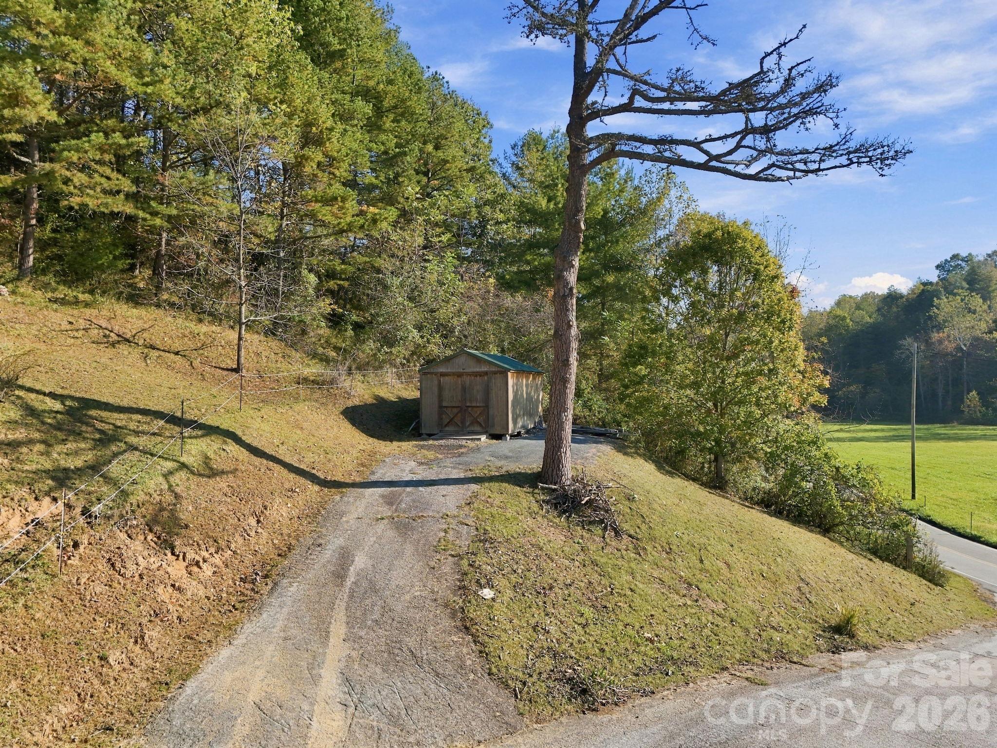 900 Prices Creek Road Burnsville, NC 28714 - 900 Prices Creek Road, Burnsville