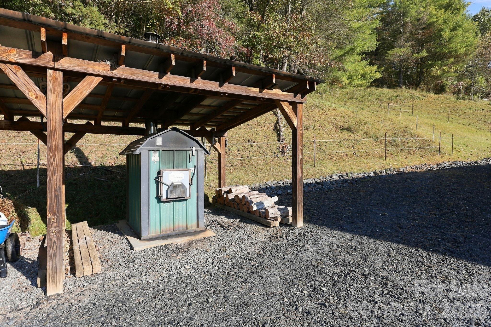 900 Prices Creek Road Burnsville, NC 28714 - 900 Prices Creek Road, Burnsville