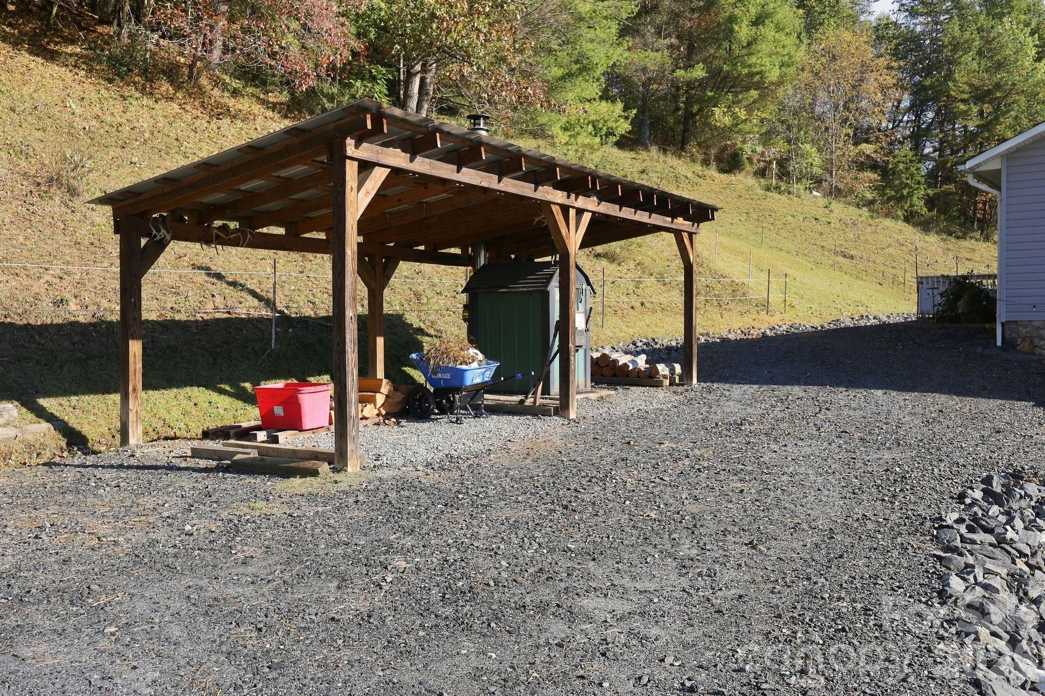 900 Prices Creek Road Burnsville, NC 28714 - 900 Prices Creek Road, Burnsville