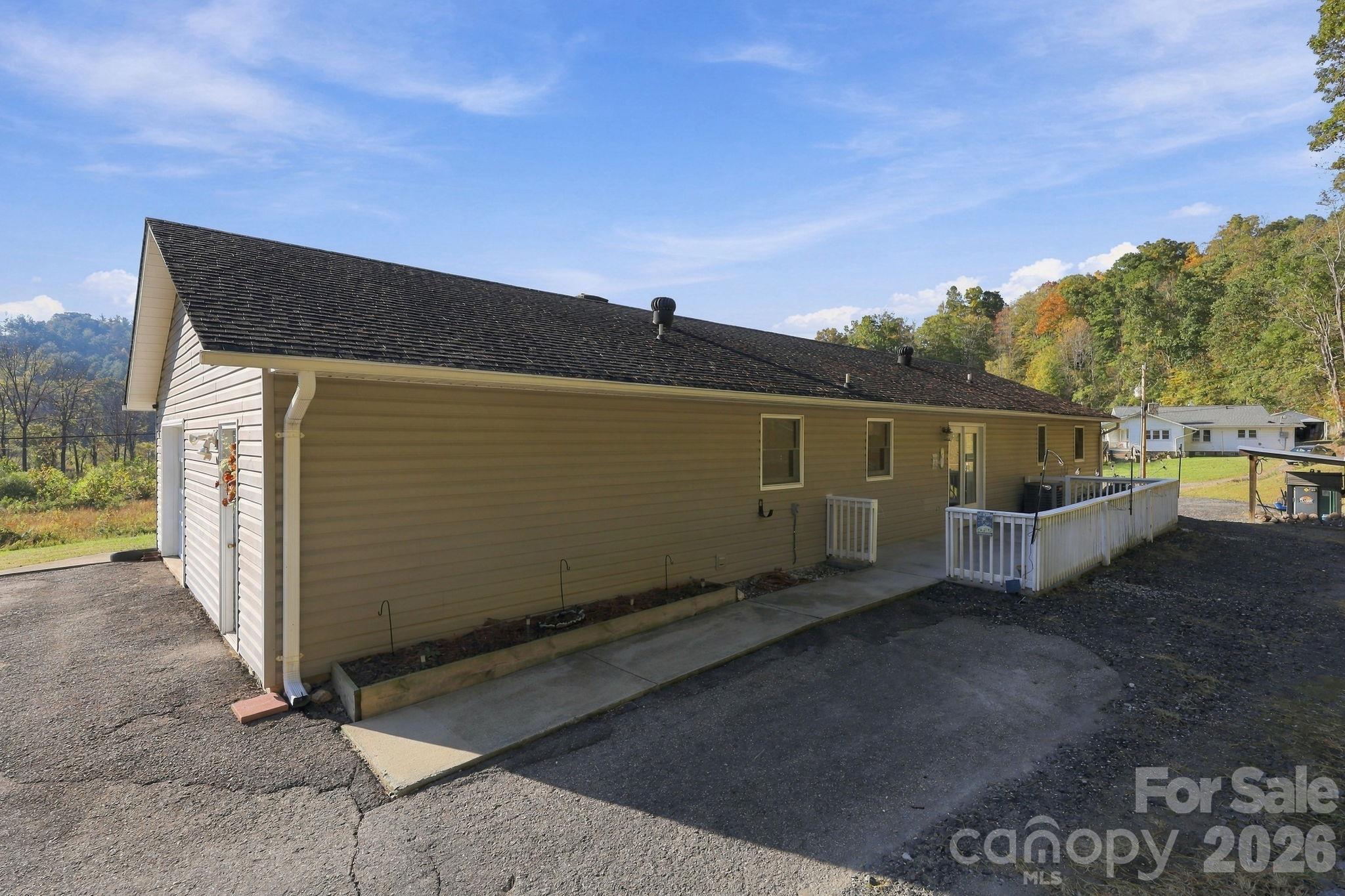 900 Prices Creek Road Burnsville, NC 28714 - 900 Prices Creek Road, Burnsville