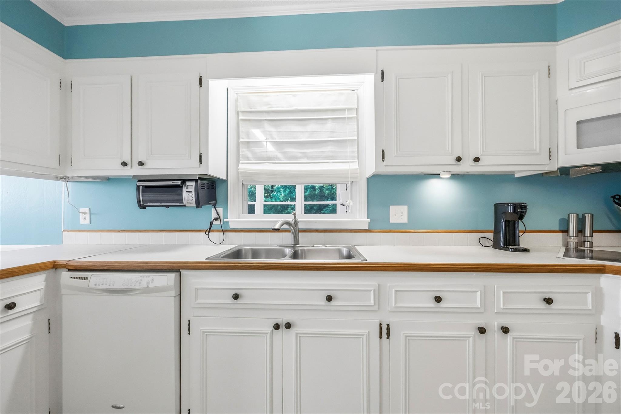 Single Family Residence at 2130 Greenleaf Drive, Gastonia, photo 9 of 29