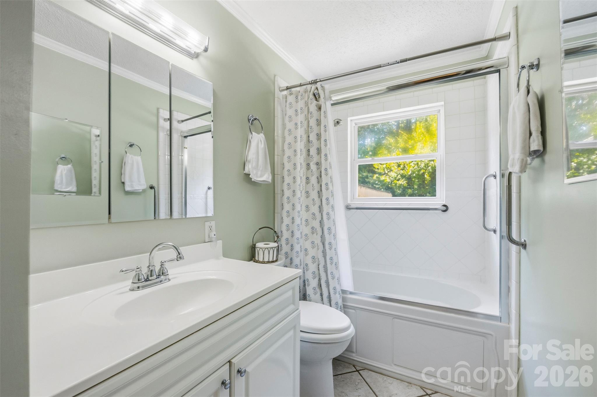 Single Family Residence at 2130 Greenleaf Drive, Gastonia, photo 17 of 29