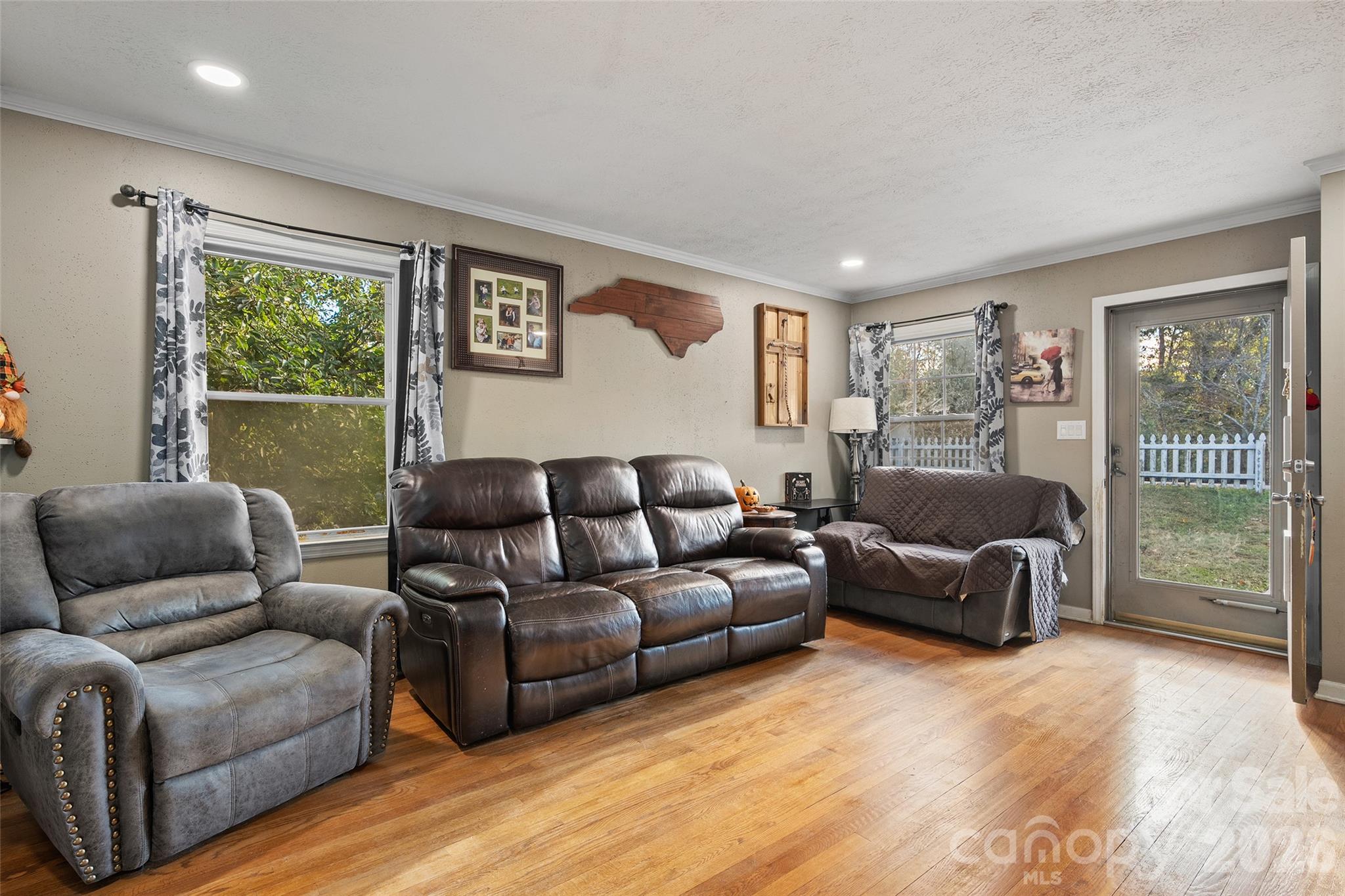 Single Family Residence at 213 Oakmont Drive, Canton, photo 9 of 28
