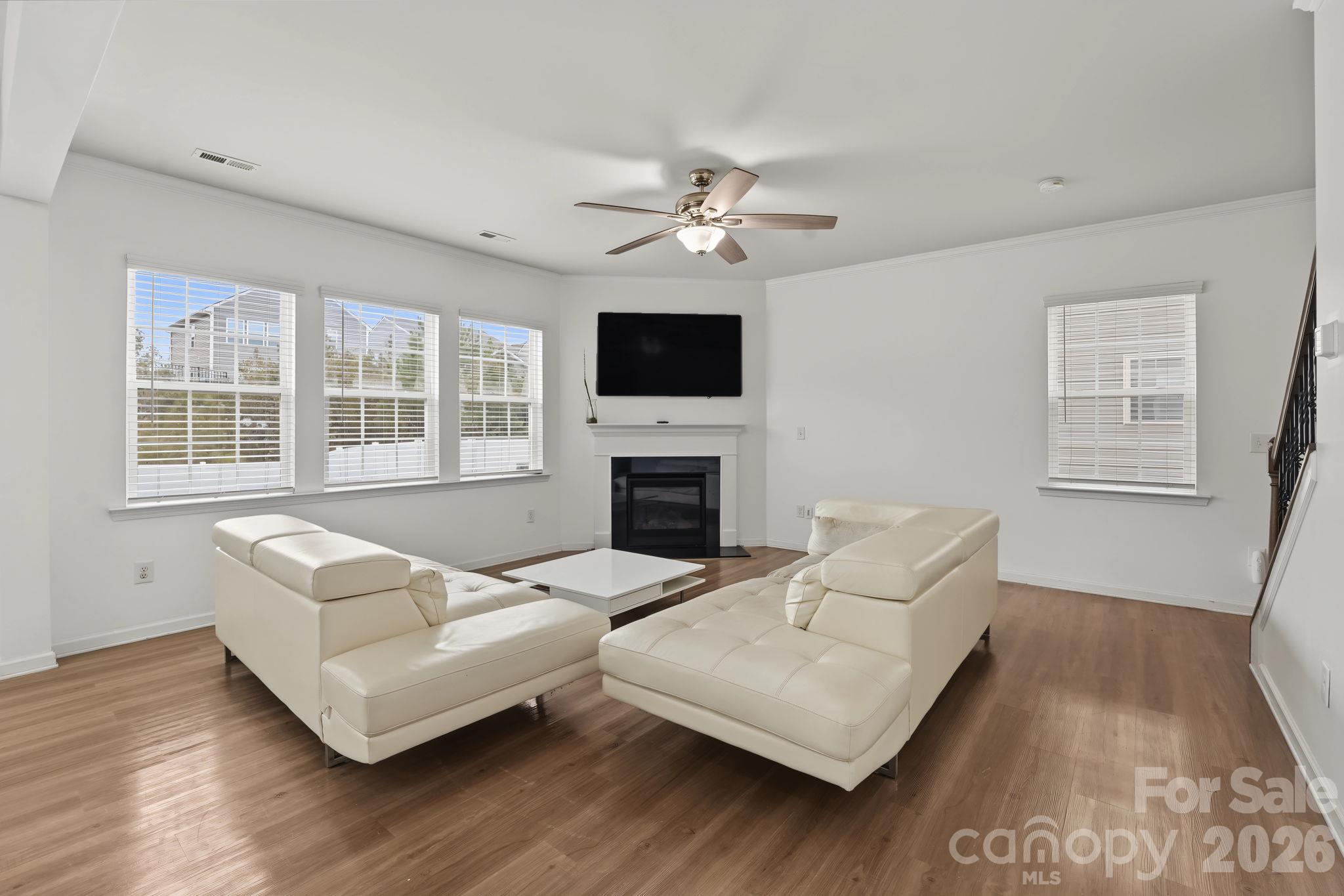 Single Family Residence at 1122 Loggerhead Drive, Lancaster, photo 10 of 45
