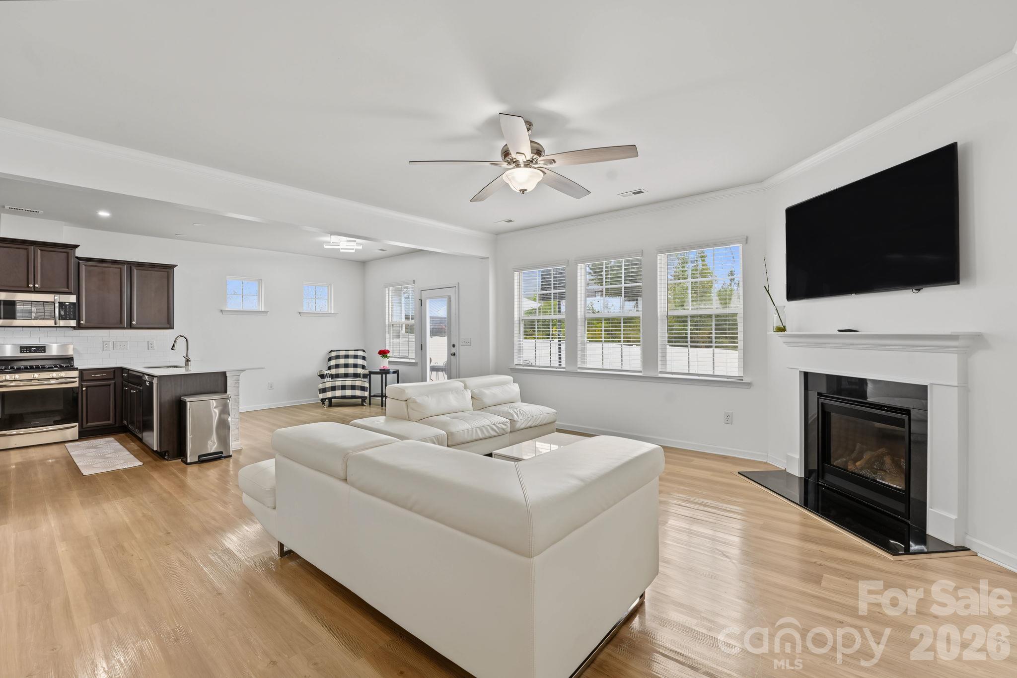 Single Family Residence at 1122 Loggerhead Drive, Lancaster, photo 12 of 45