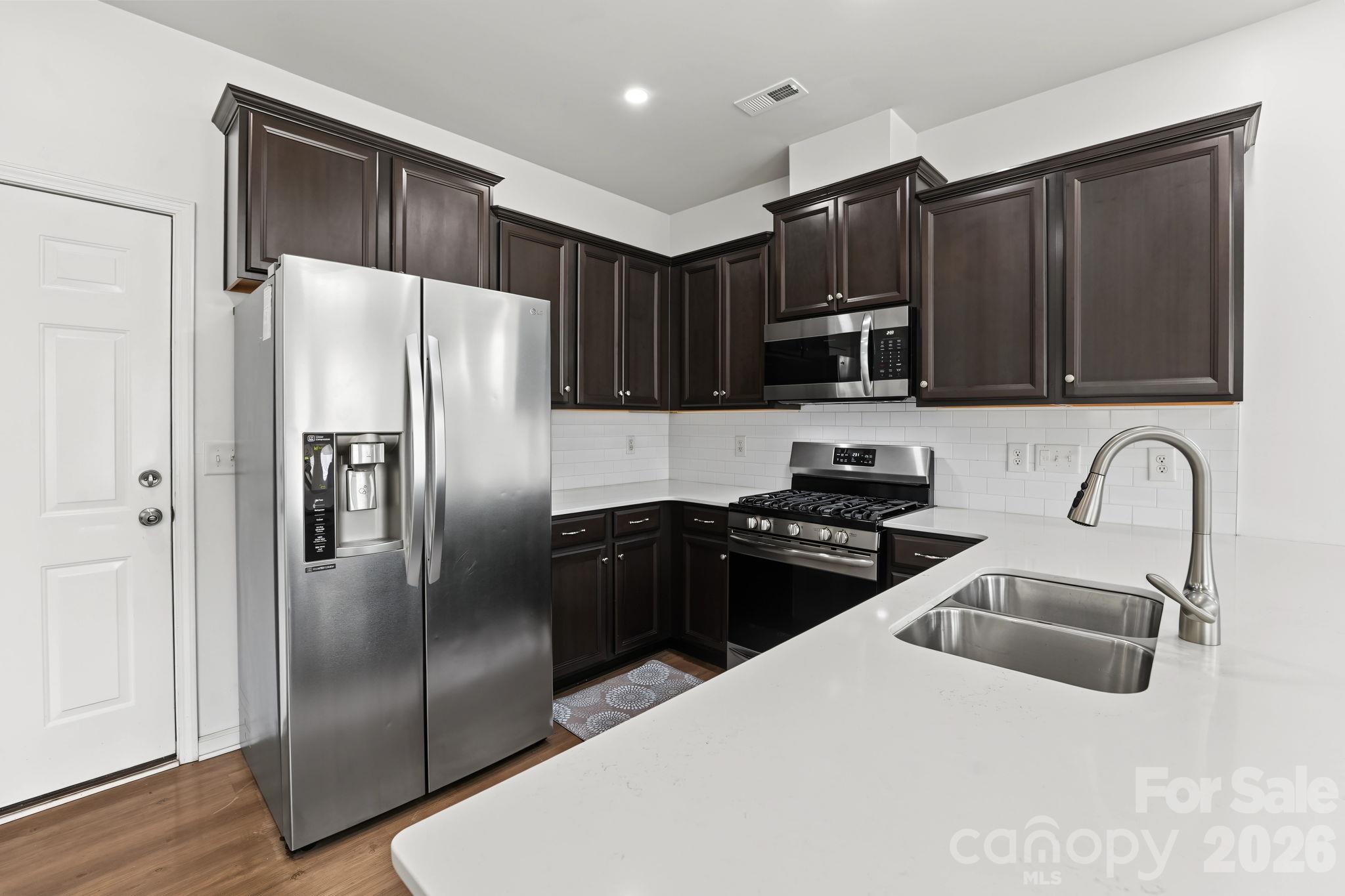 Single Family Residence at 1122 Loggerhead Drive, Lancaster, photo 18 of 45