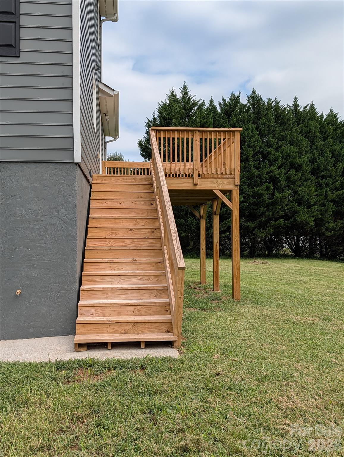 Single Family Residence at 5519 Winding Oak Drive, Hickory, photo 5 of 31