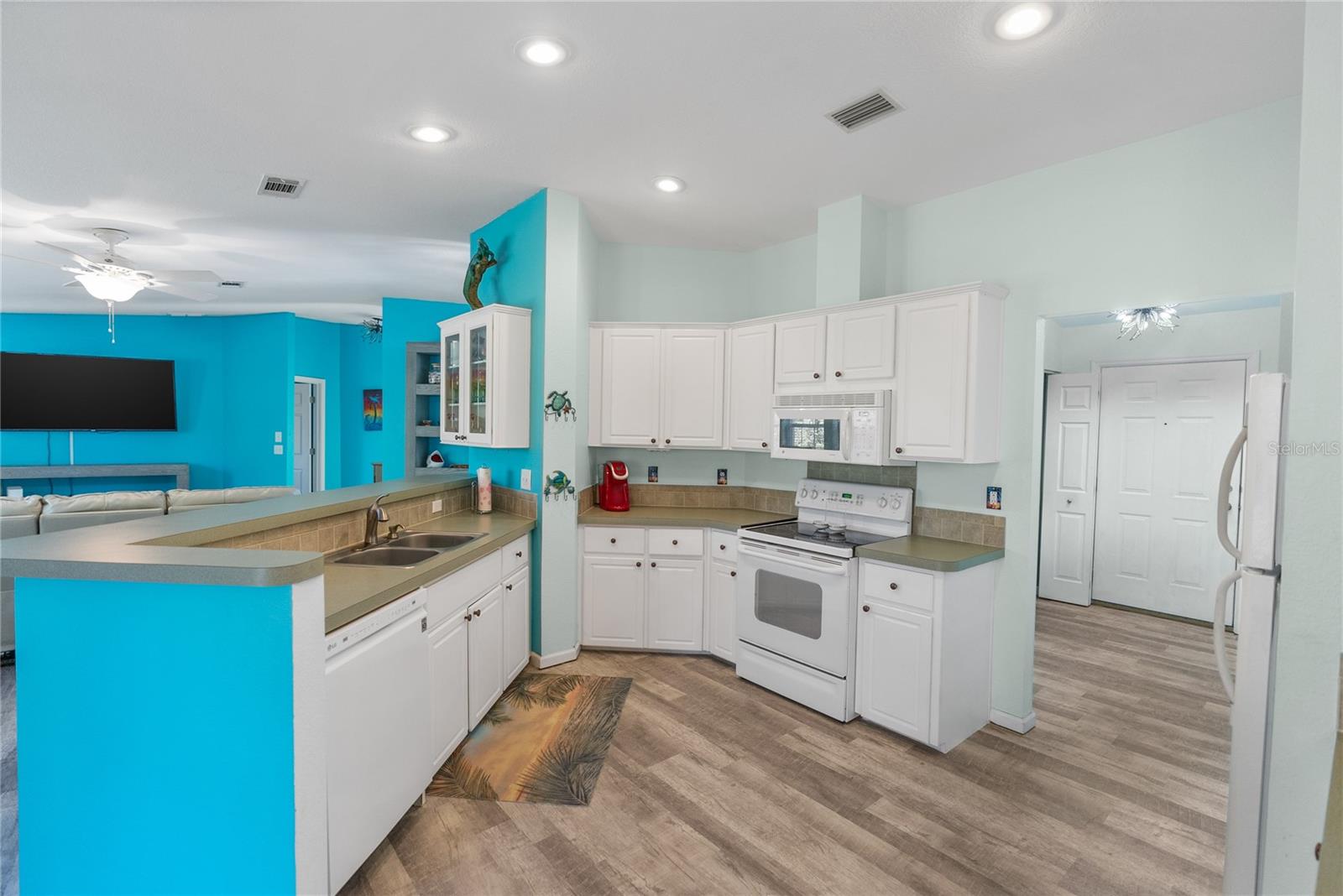 Single Family Residence at 3792 VILLAGE AVE, NORTH PORT, photo 6 of 54