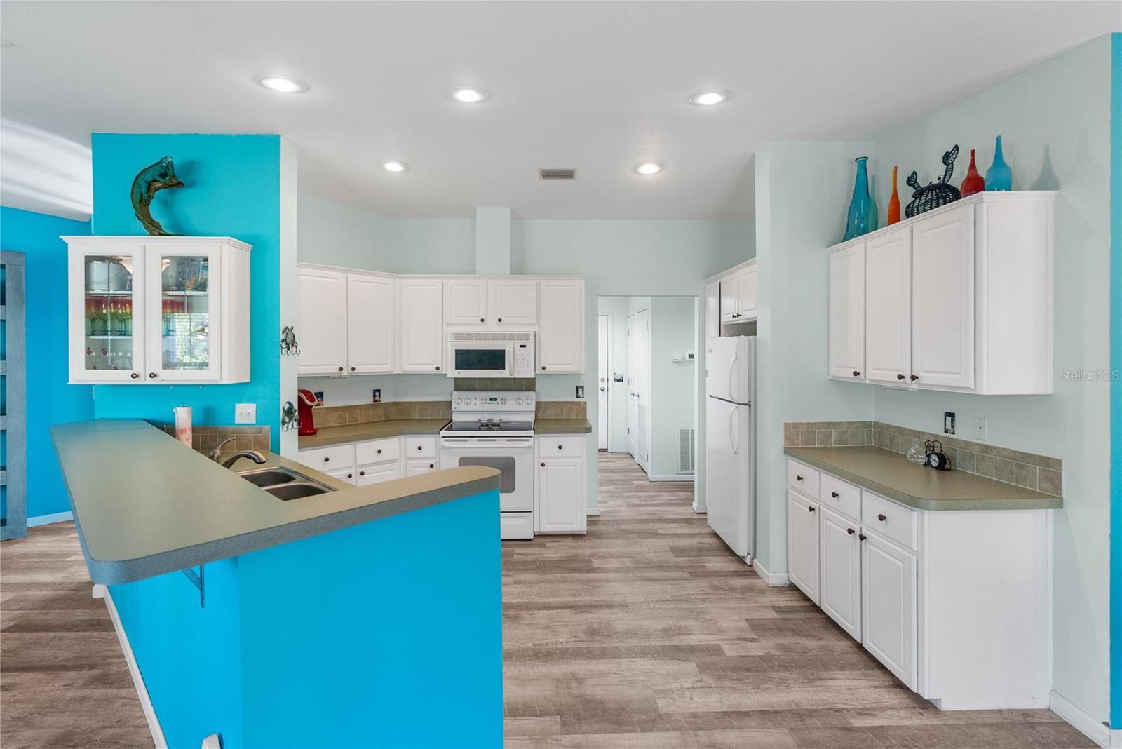Single Family Residence at 3792 VILLAGE AVE, NORTH PORT, photo 9 of 54