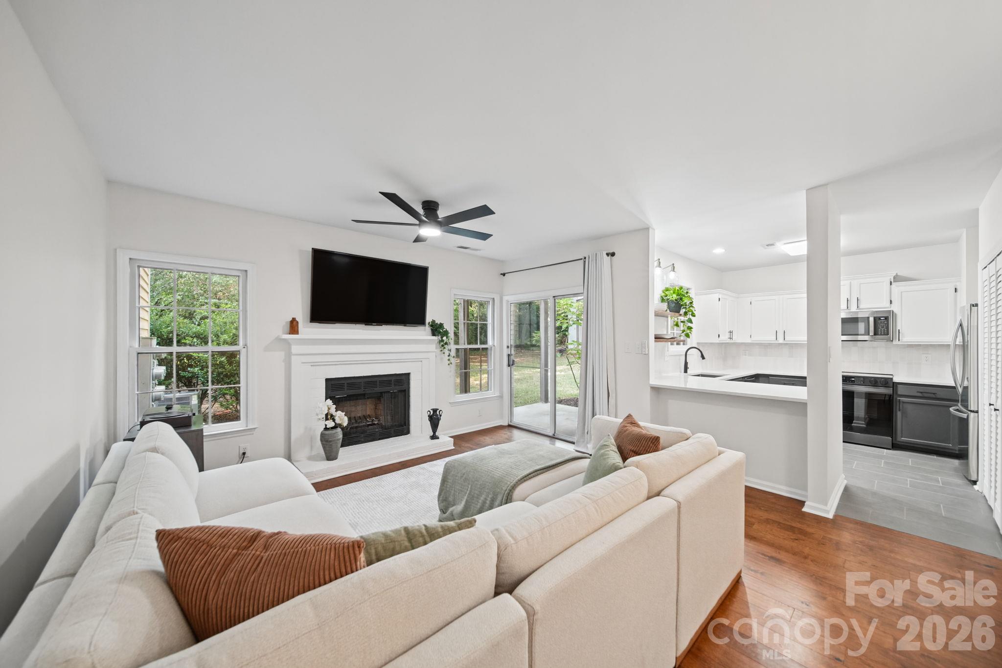 Living Room View - 3302 Selwyn Farms Lane, Charlotte