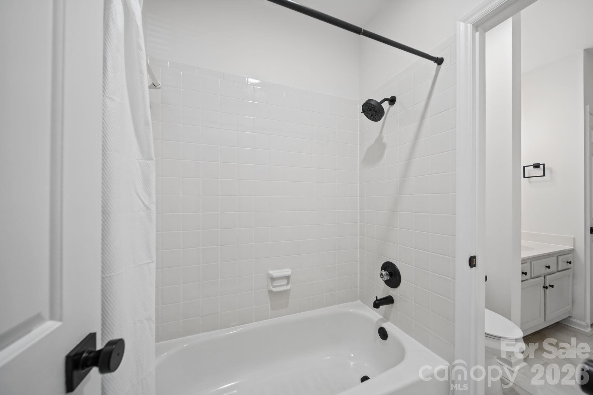 Secondary Bath - 3302 Selwyn Farms Lane, Charlotte