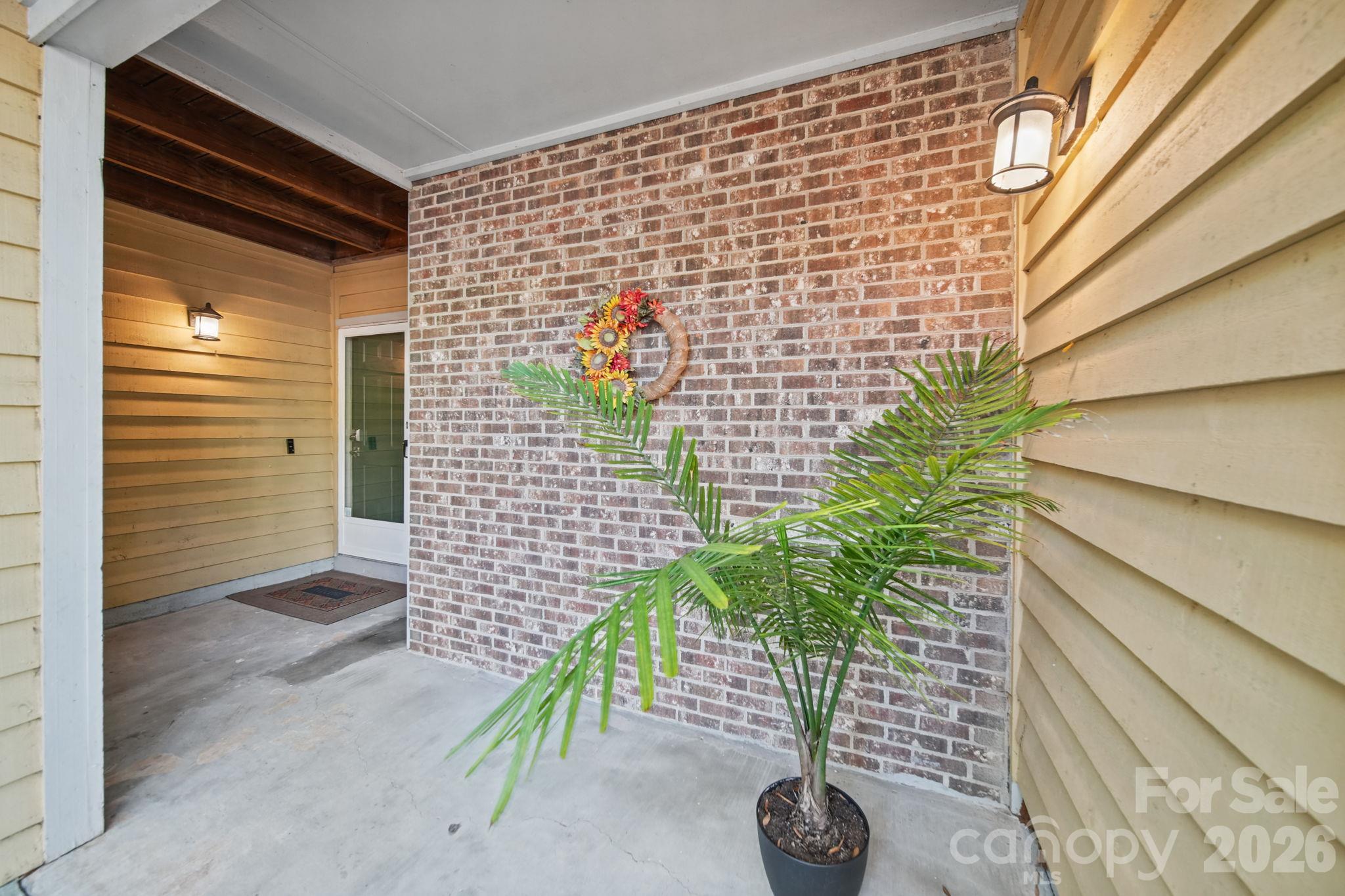 Enclosed and private ground floor entrance - 3302 Selwyn Farms Lane, Charlotte