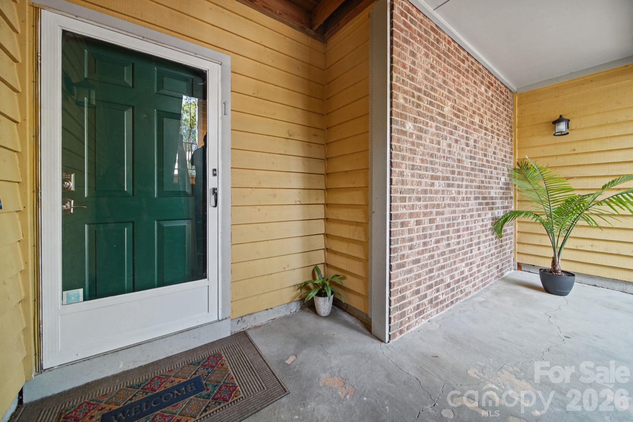 Enclosed ground floor entrance - 3302 Selwyn Farms Lane, Charlotte