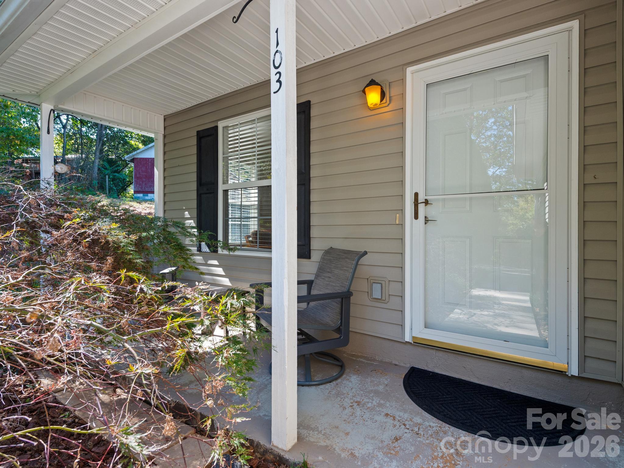 Single Family Residence at 103 Amelia Drive, Hendersonville, photo 3 of 32