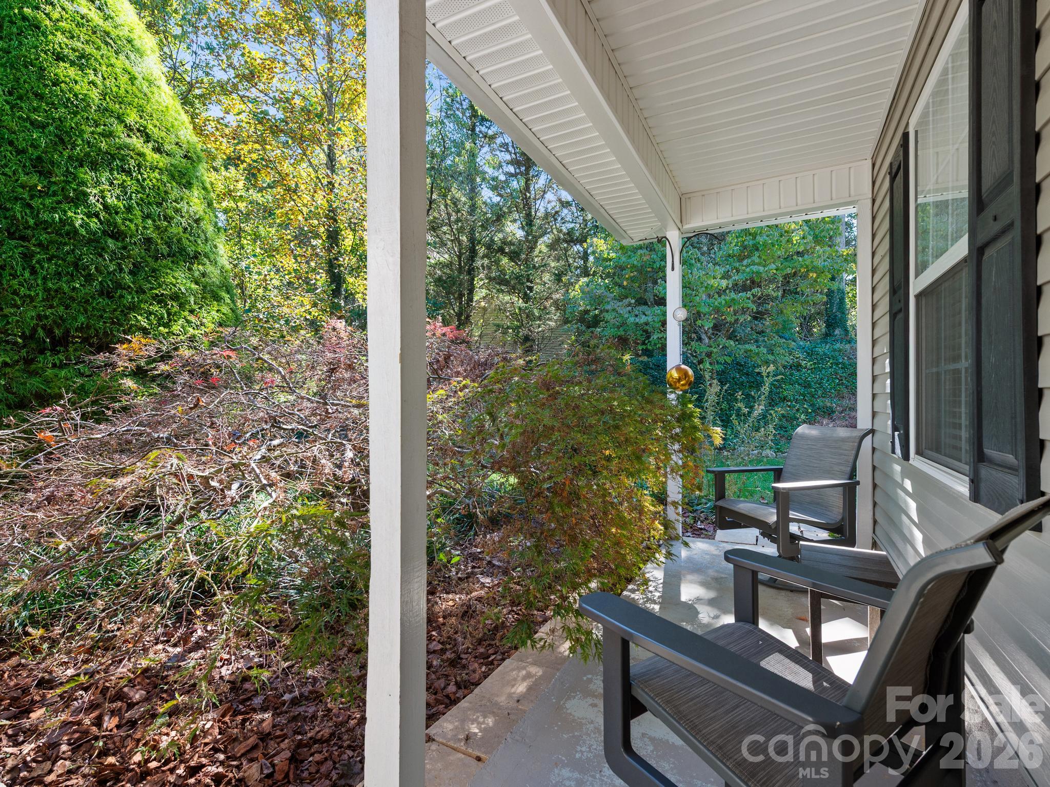 Single Family Residence at 103 Amelia Drive, Hendersonville, photo 4 of 32