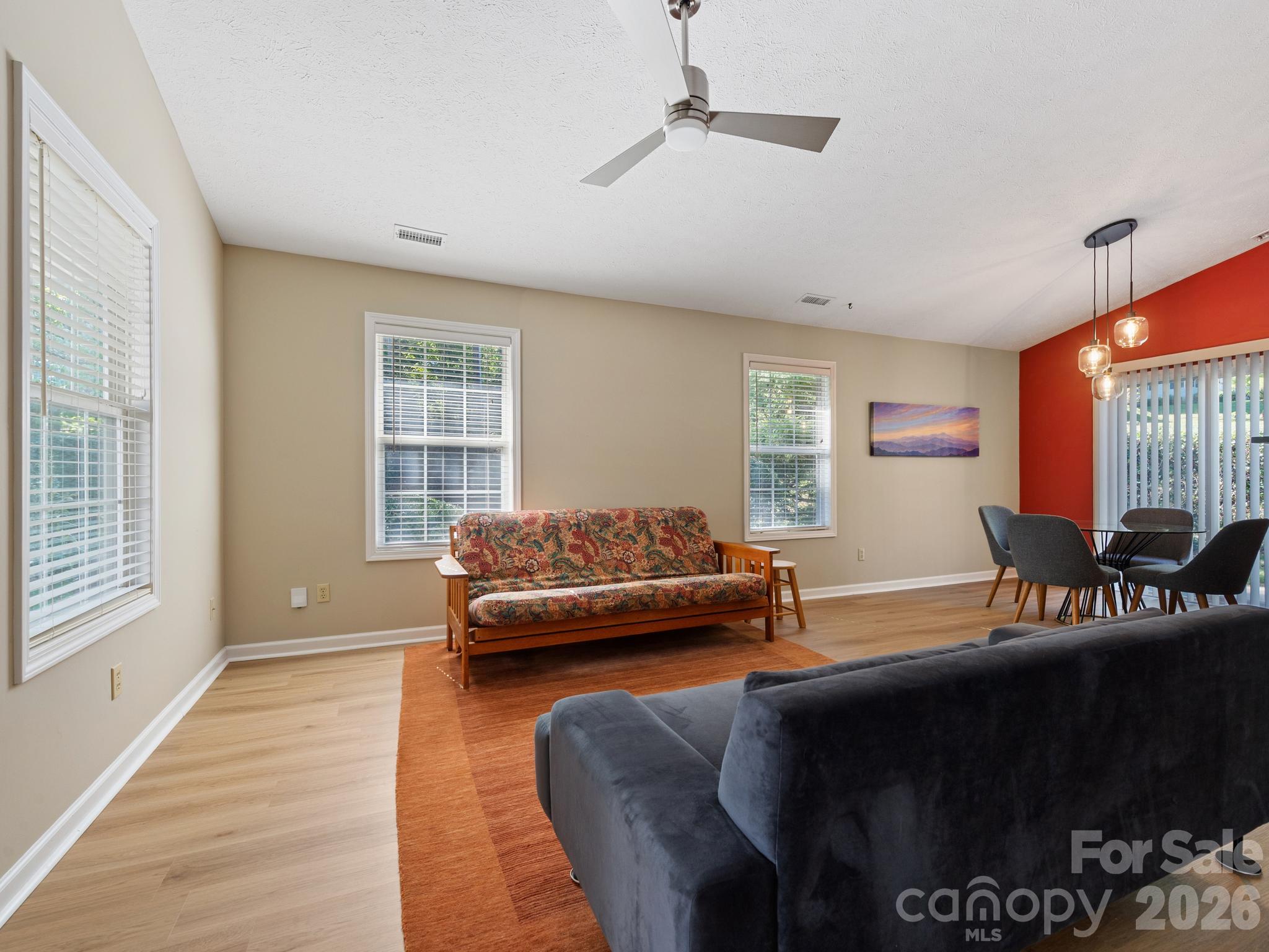 Single Family Residence at 103 Amelia Drive, Hendersonville, photo 5 of 32