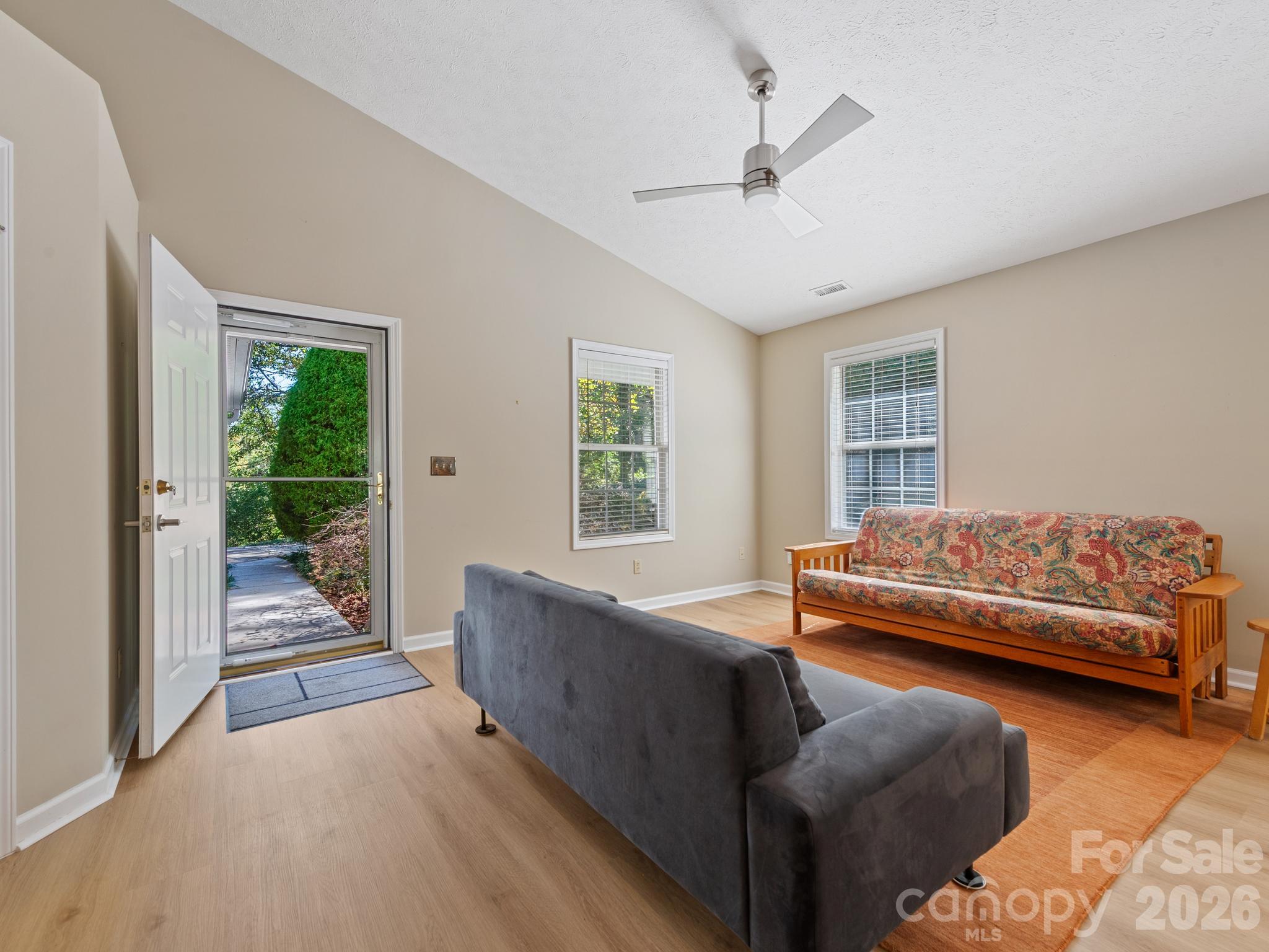 Single Family Residence at 103 Amelia Drive, Hendersonville, photo 6 of 32