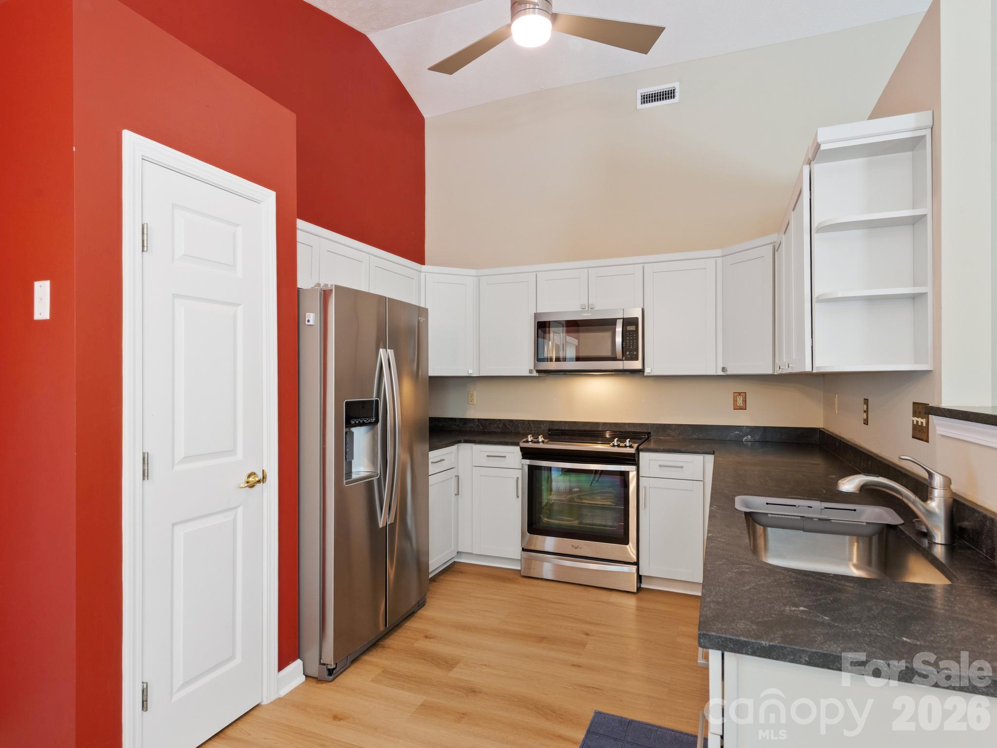 Single Family Residence at 103 Amelia Drive, Hendersonville, photo 12 of 32