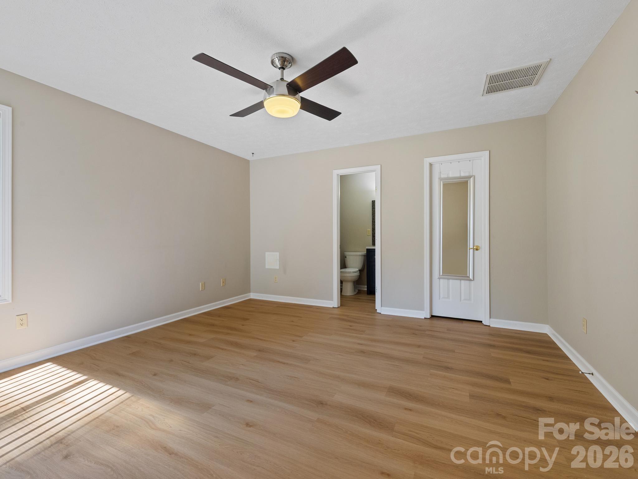 Single Family Residence at 103 Amelia Drive, Hendersonville, photo 14 of 32