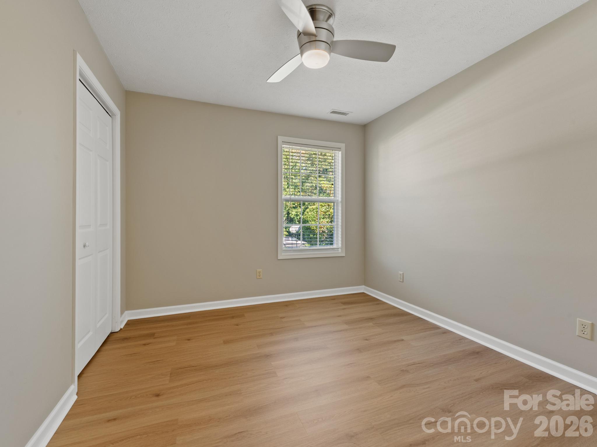 Single Family Residence at 103 Amelia Drive, Hendersonville, photo 20 of 32
