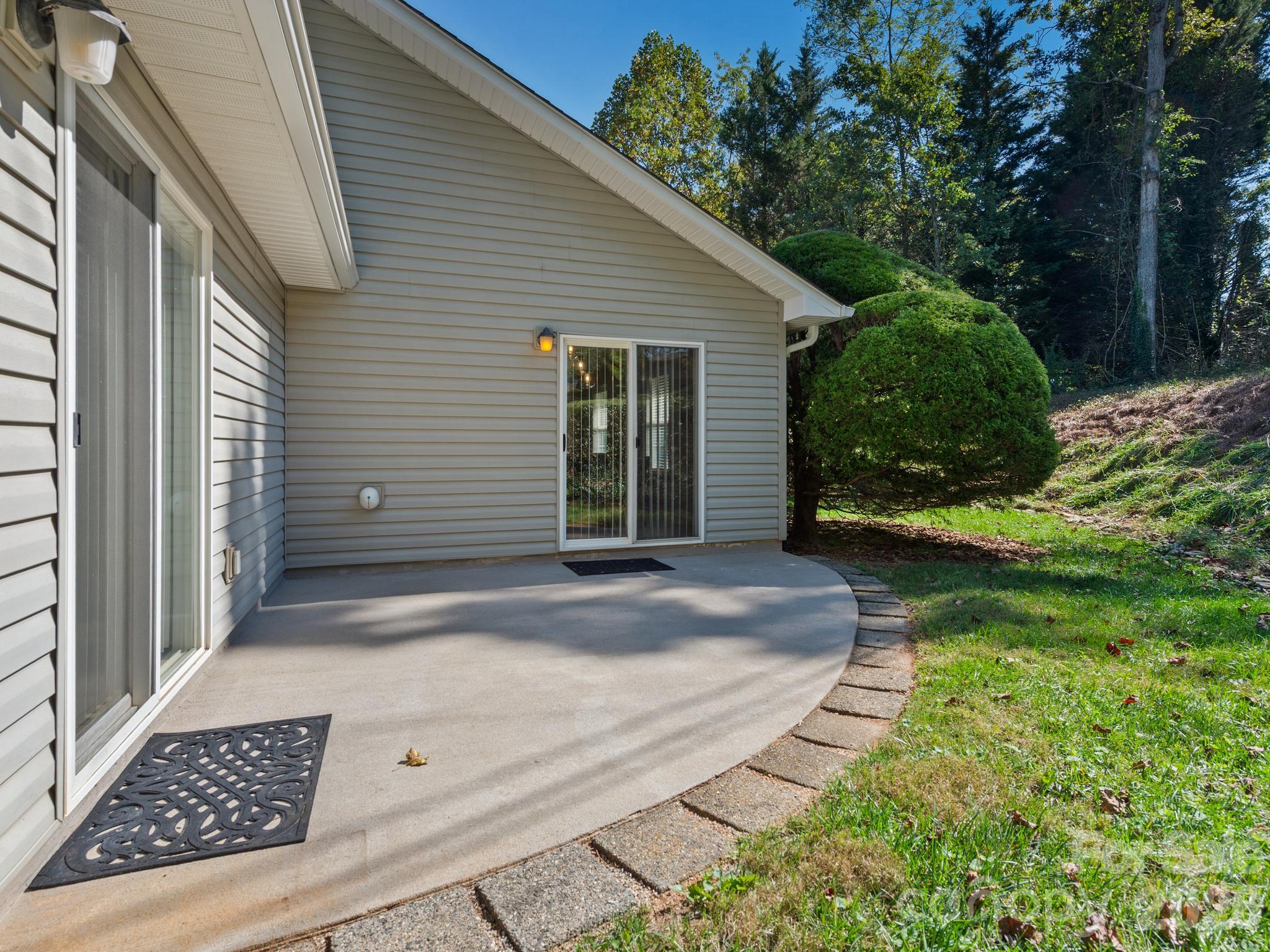 Single Family Residence at 103 Amelia Drive, Hendersonville, photo 26 of 32