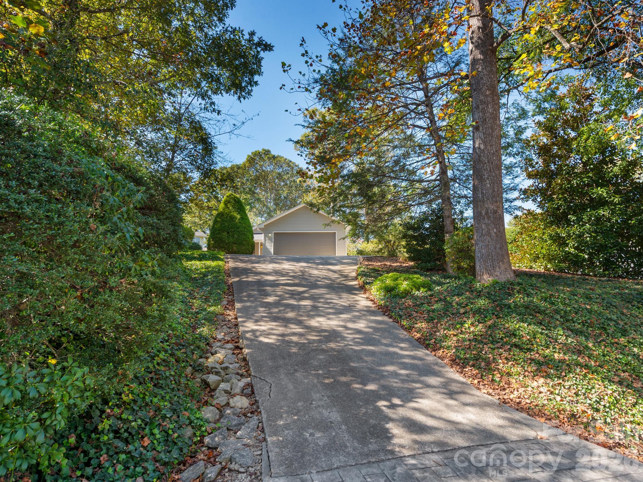 Single Family Residence at 103 Amelia Drive, Hendersonville, photo 27 of 32