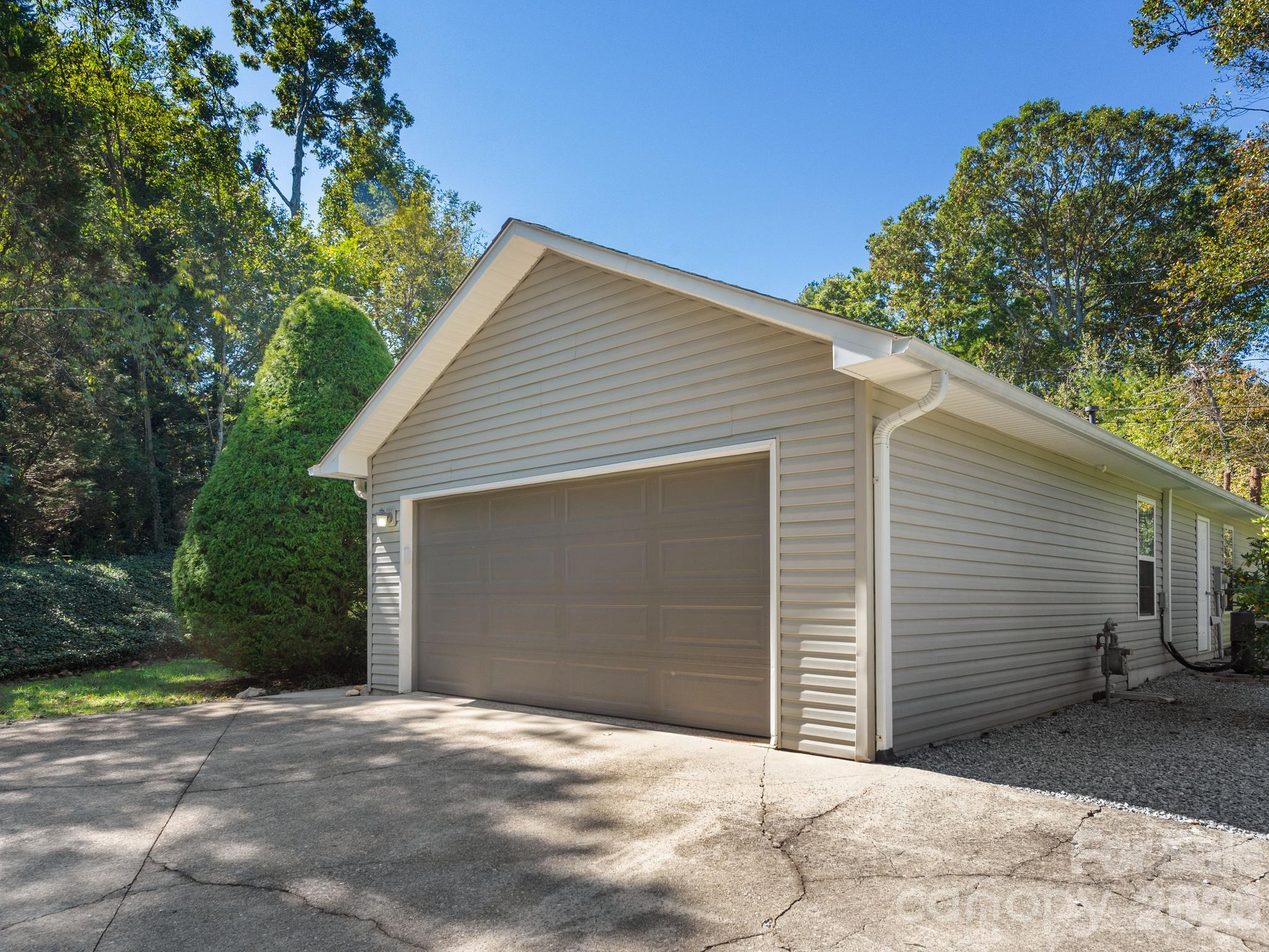 Single Family Residence at 103 Amelia Drive, Hendersonville, photo 31 of 32