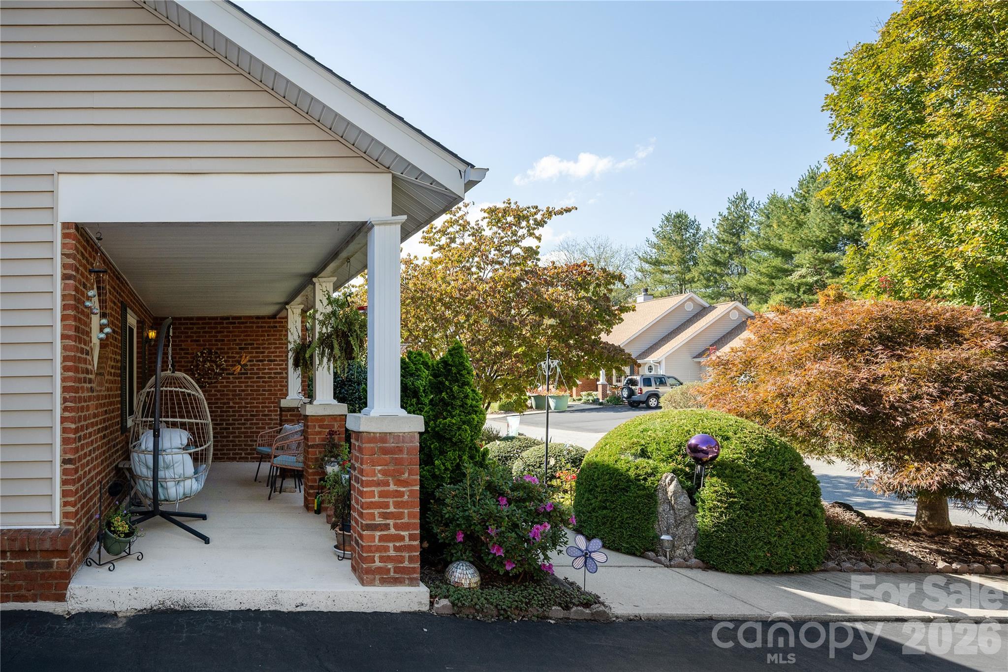 Townhouse at 1111 Citation Circle, Hendersonville, photo 4 of 41