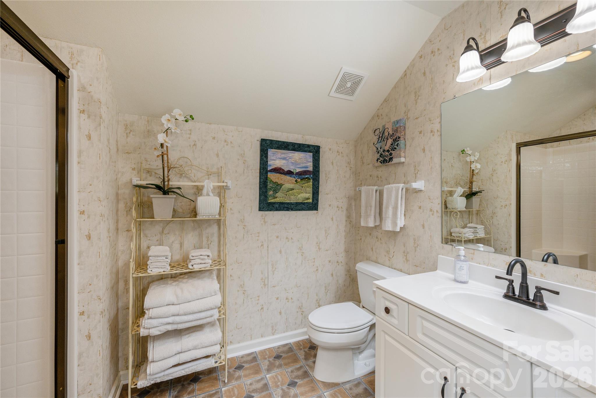 Upper Guest Suite with Ensuite Bath - 1111 Citation Circle, Hendersonville