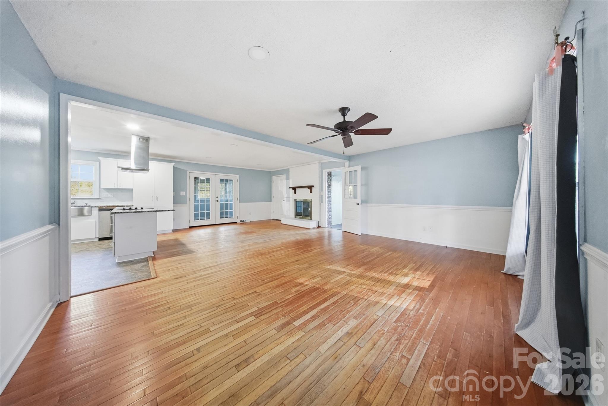 Single Family Residence at 807 N Oakland Street, Dallas, photo 3 of 40