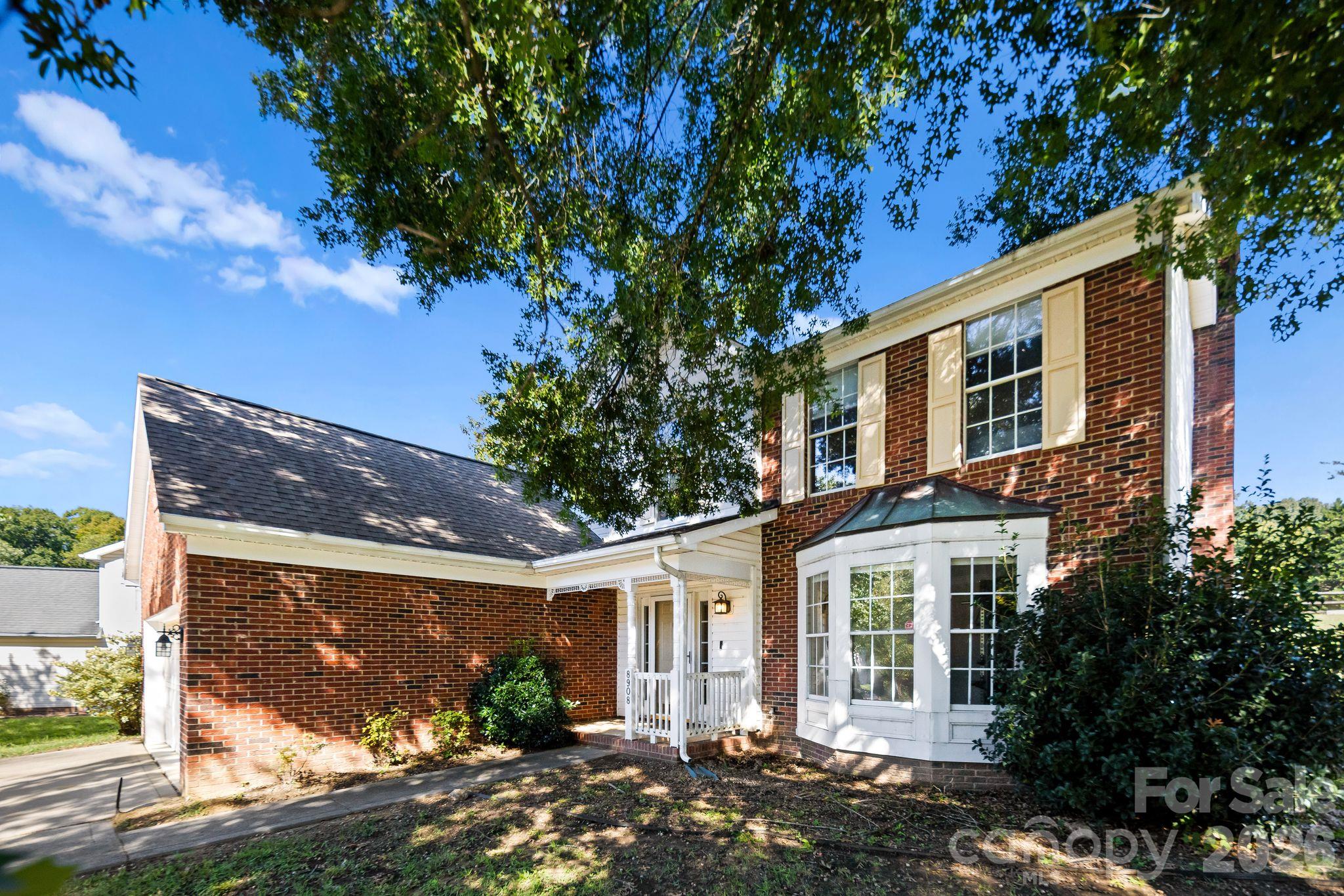 Single Family Residence at 8908 Steinbeck Court, Charlotte, photo 2 of 48