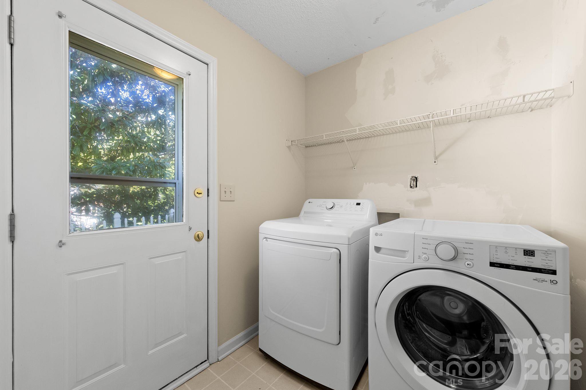 Single Family Residence at 8908 Steinbeck Court, Charlotte, photo 22 of 48