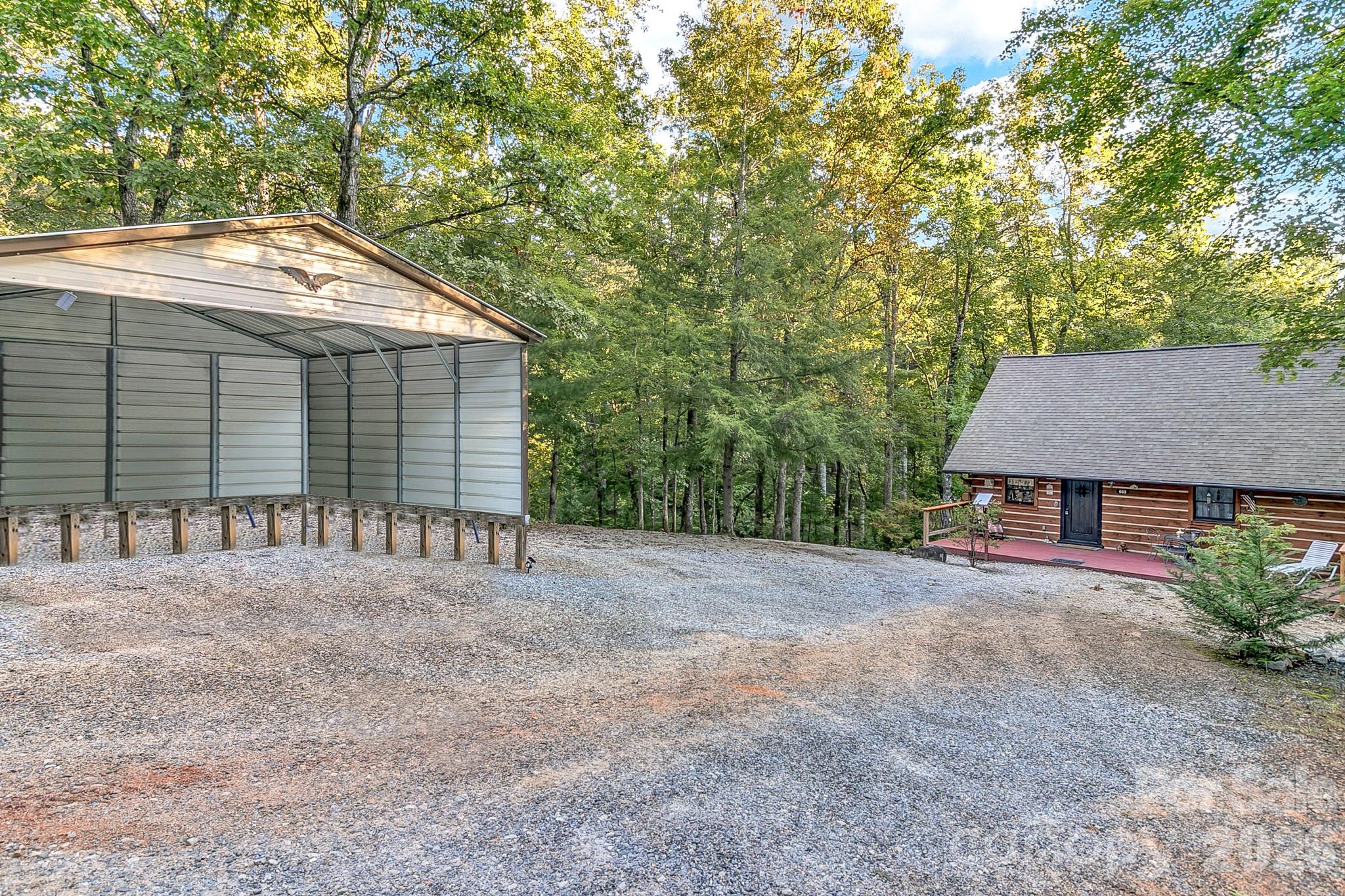 Single Family Residence at 653 Lakeview Drive N, Marion, photo 4 of 48