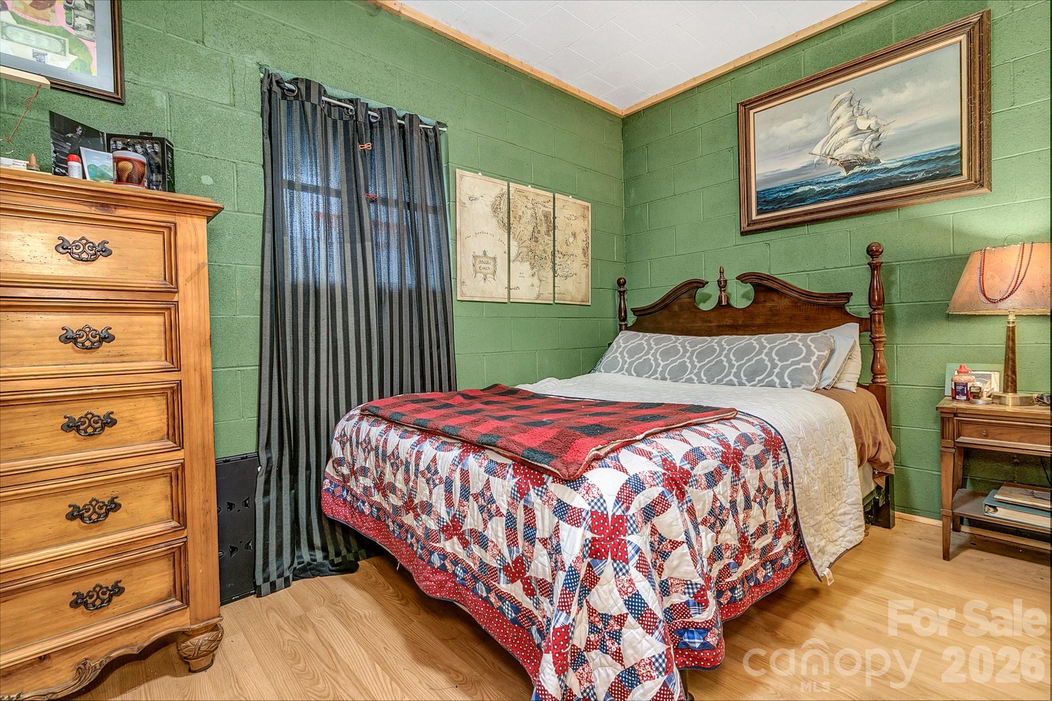 Single Family Residence at 653 Lakeview Drive N, Marion, photo 32 of 48