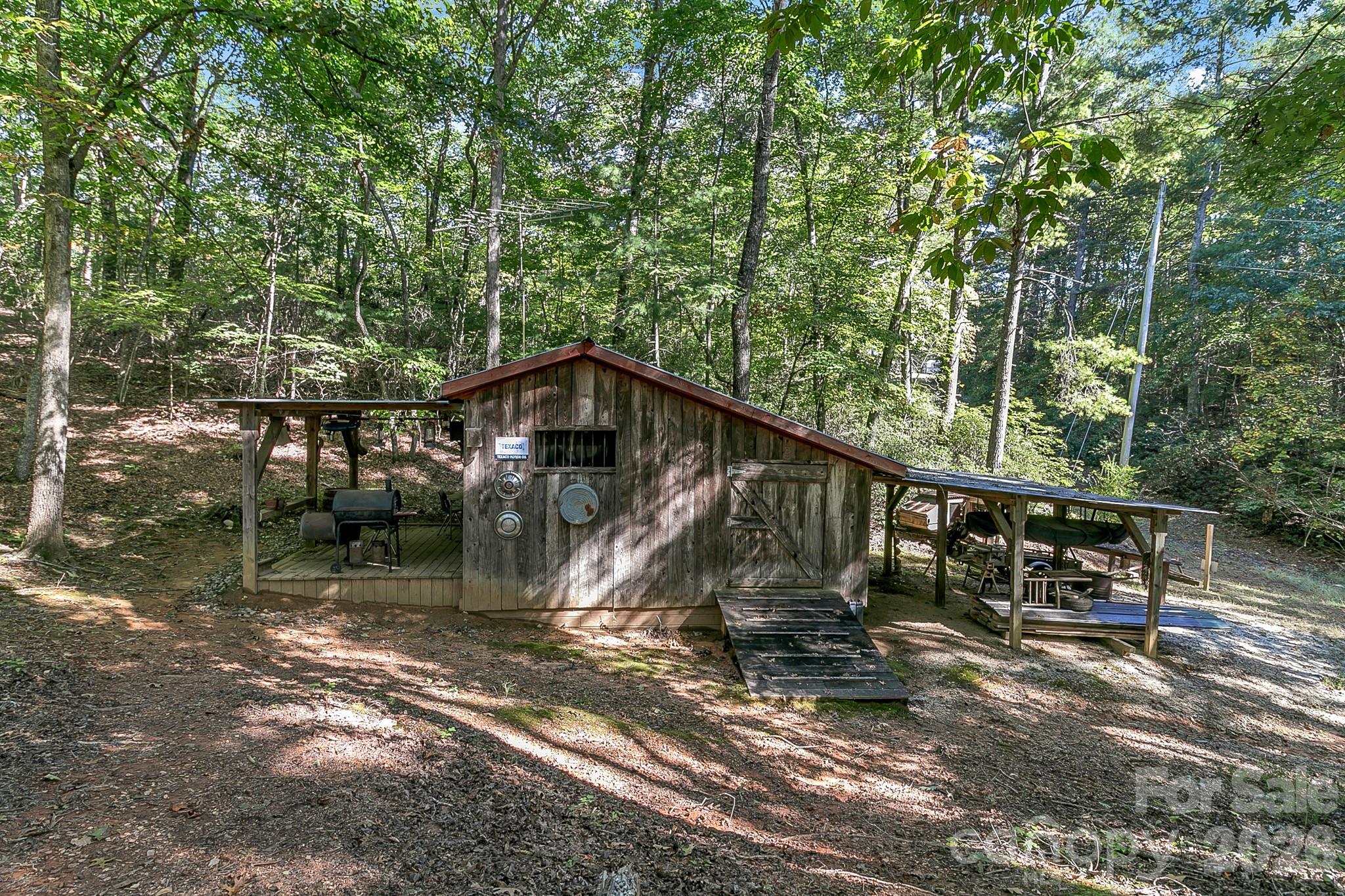 Single Family Residence at 653 Lakeview Drive N, Marion, photo 41 of 48