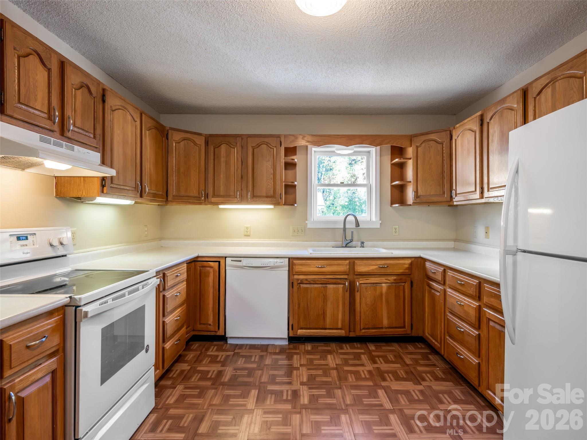Efficiently designed kitchen - 47 Cane Creek Circle, Fairview