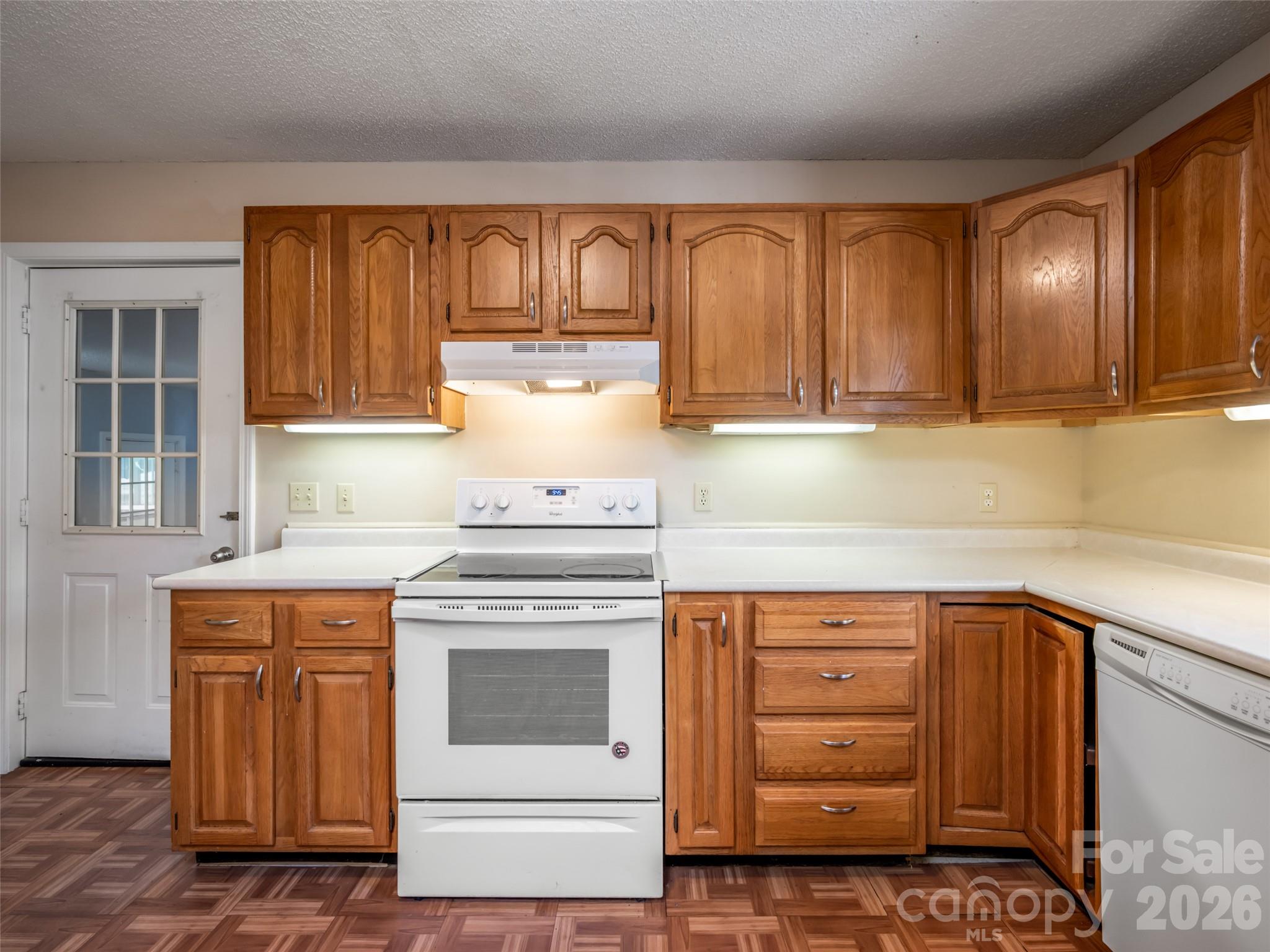 Tons of kitchen storage possibilities - 47 Cane Creek Circle, Fairview