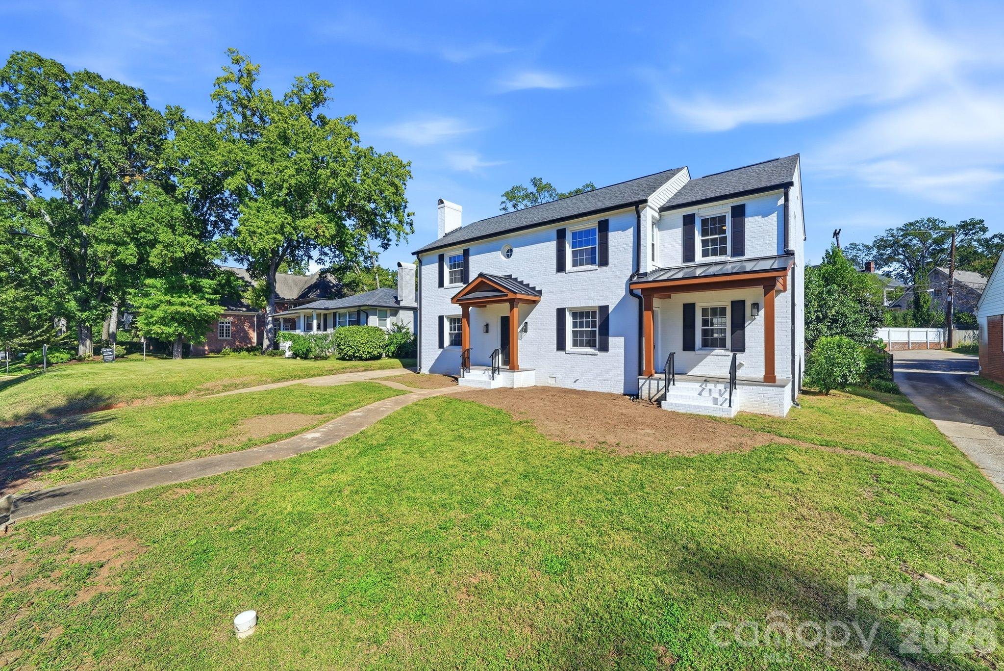 Duplex at 1307 S Kings Drive, Charlotte, photo 4 of 40