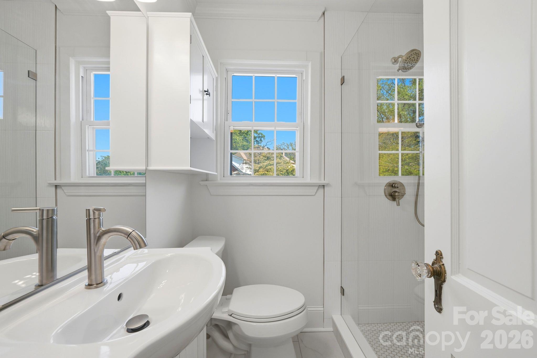 Unit A Bathroom - 1307 S Kings Drive, Charlotte