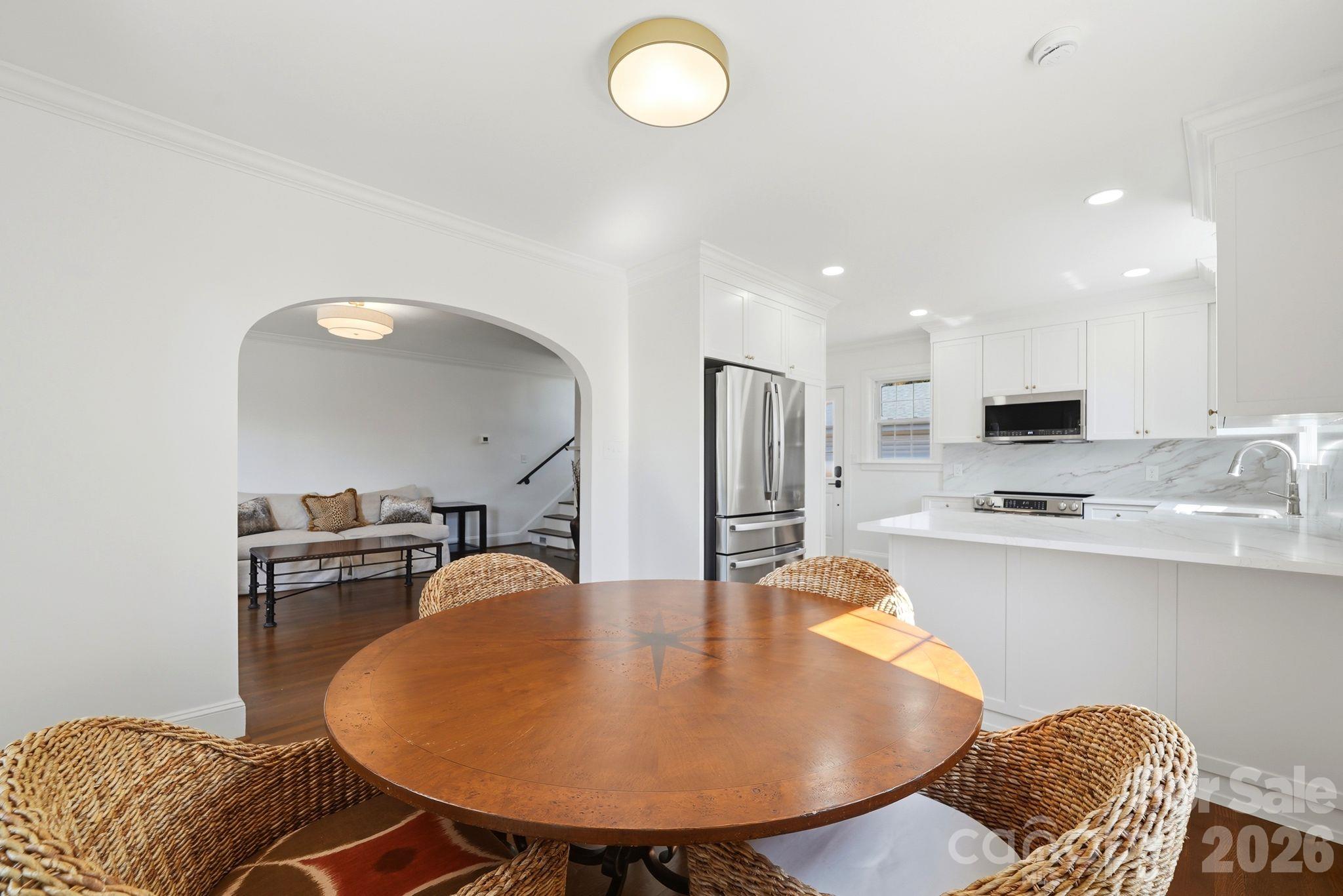 Unit B kitchen - 1307 S Kings Drive, Charlotte